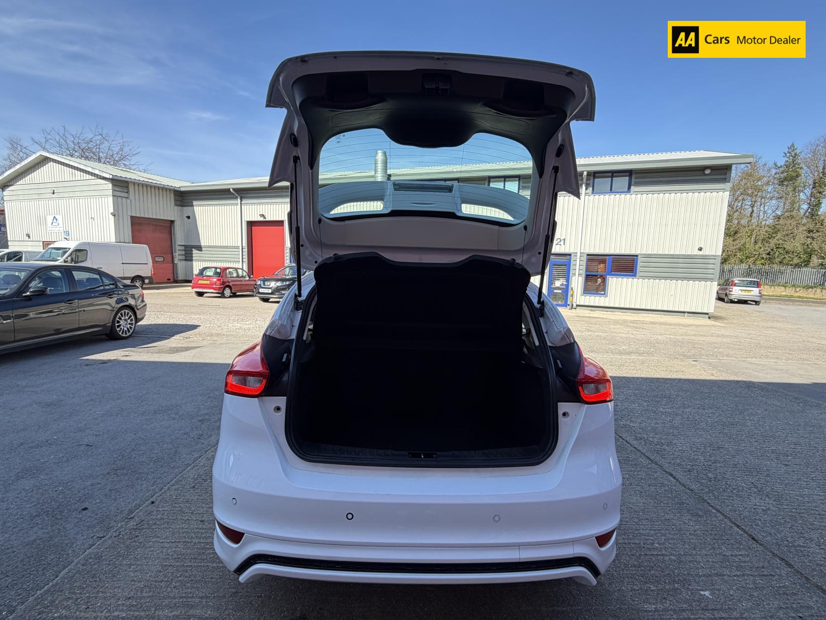 Ford Focus 1.0T EcoBoost Zetec S Hatchback 5dr Petrol Manual Euro 6 (s/s) (125 ps)