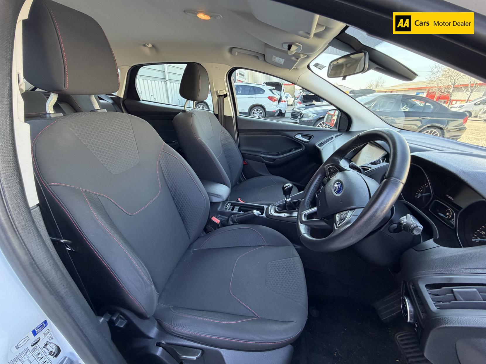 Ford Focus 1.0T EcoBoost Zetec S Hatchback 5dr Petrol Manual Euro 6 (s/s) (125 ps)