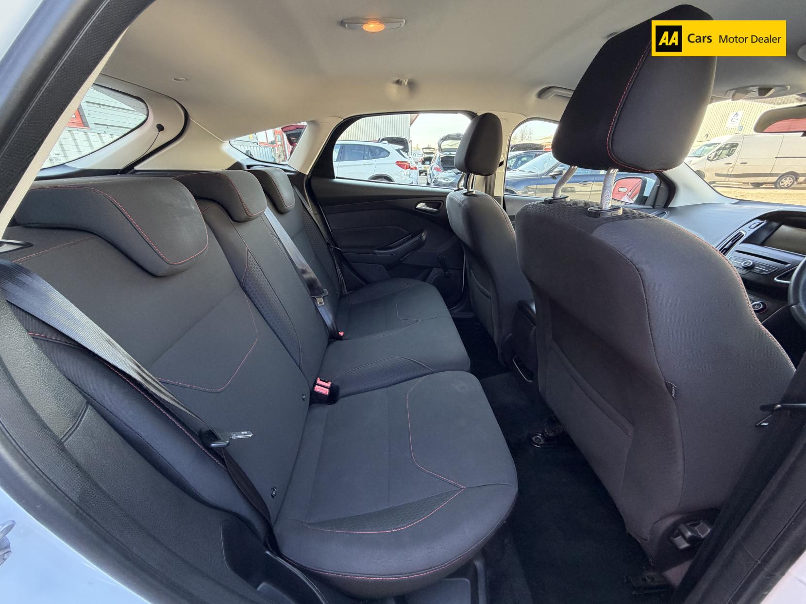 Ford Focus 1.0T EcoBoost Zetec S Hatchback 5dr Petrol Manual Euro 6 (s/s) (125 ps)