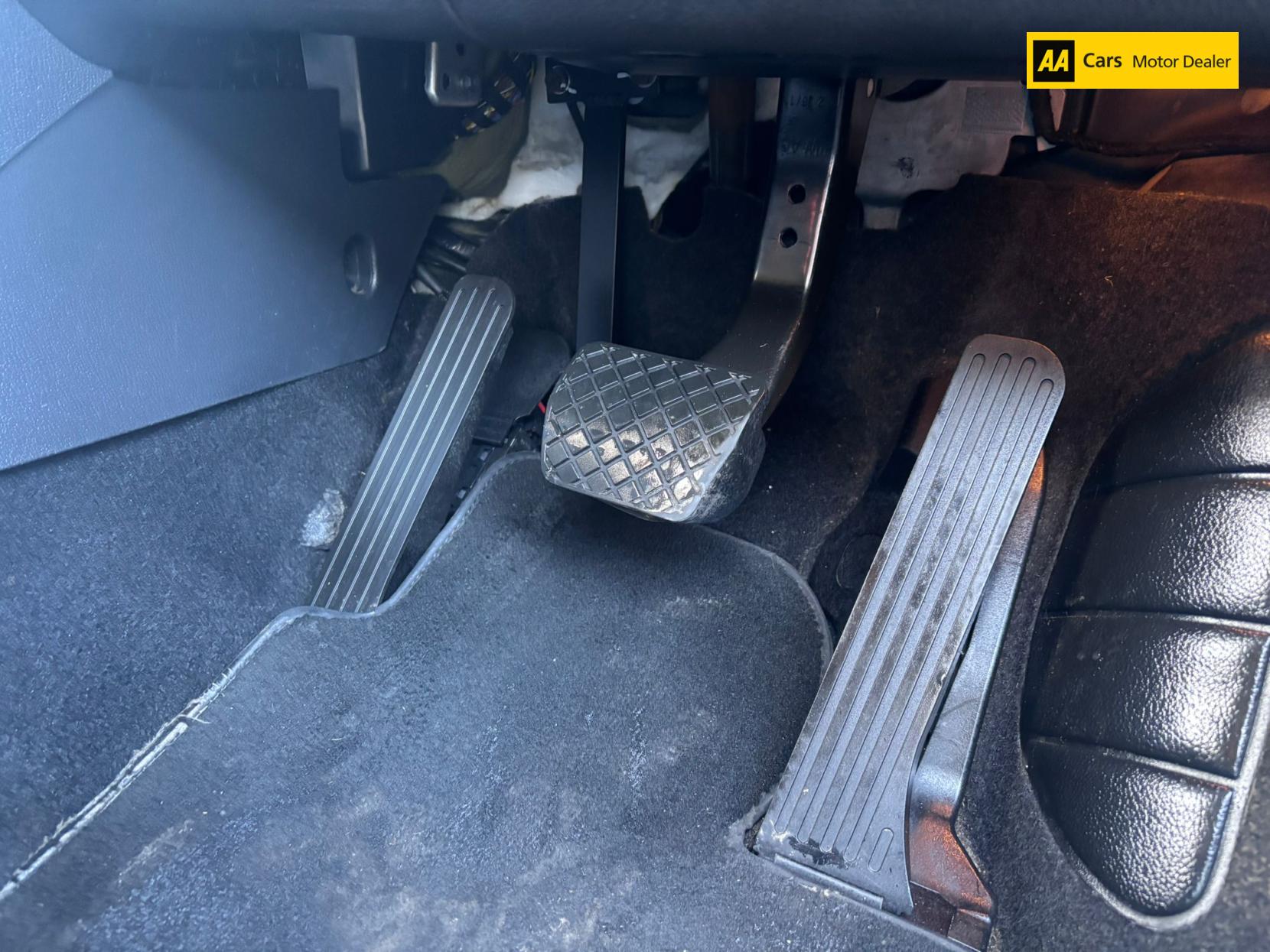 Volkswagen Tiguan 2.0 TDI BlueMotion Tech Sport SUV 5dr Diesel DSG 4WD Euro 5 (s/s) (140 ps)