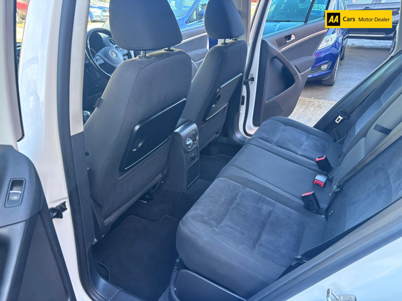 Volkswagen Tiguan 2.0 TDI BlueMotion Tech Sport SUV 5dr Diesel DSG 4WD Euro 5 (s/s) (140 ps)