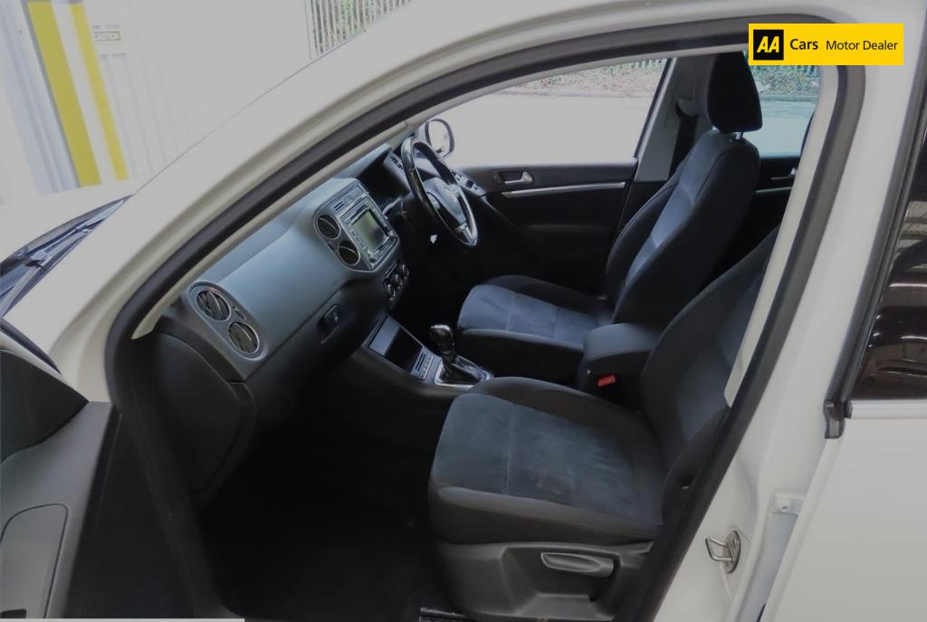 Volkswagen Tiguan 2.0 TDI BlueMotion Tech Sport SUV 5dr Diesel DSG 4WD Euro 5 (s/s) (140 ps)