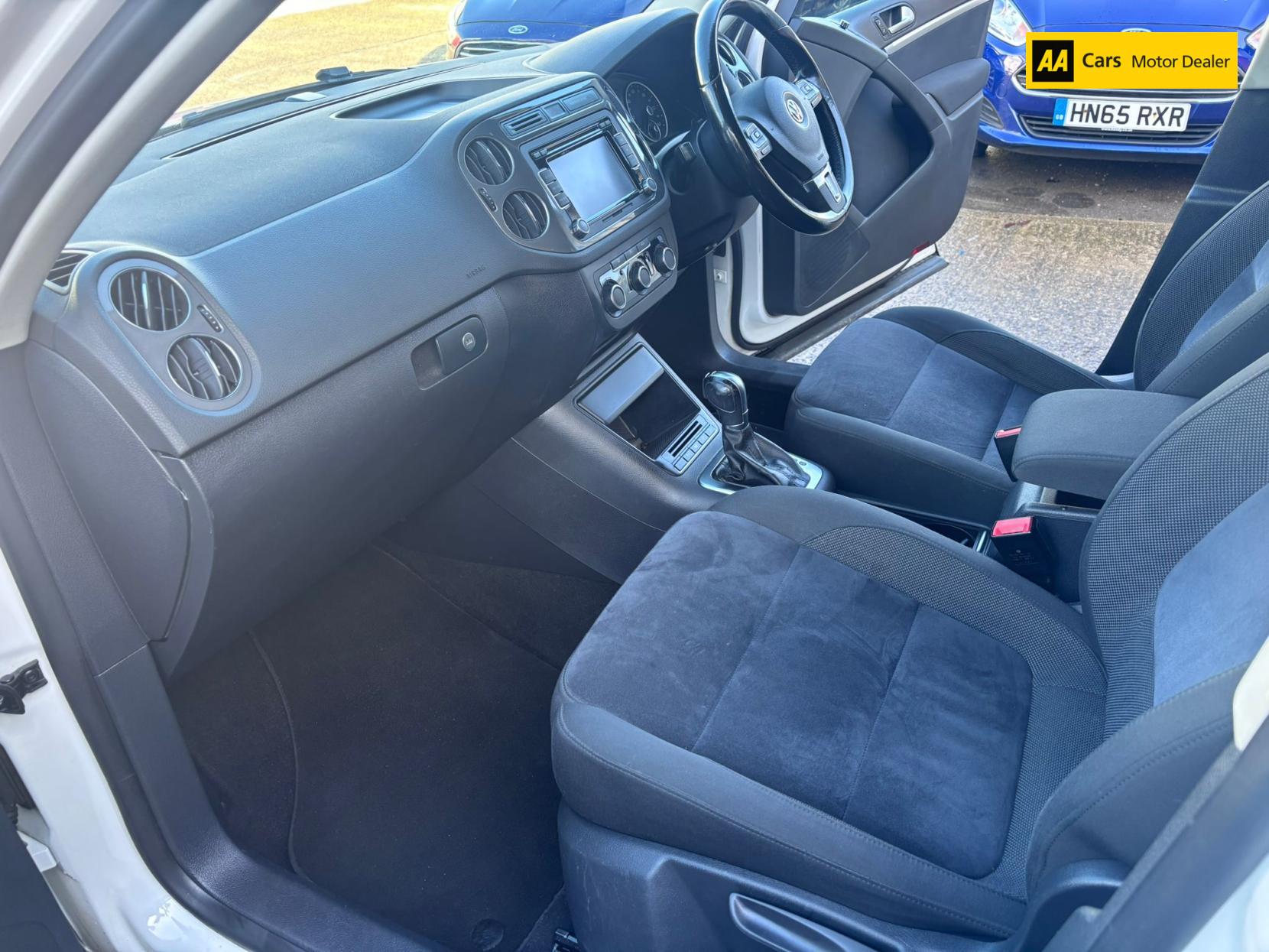 Volkswagen Tiguan 2.0 TDI BlueMotion Tech Sport SUV 5dr Diesel DSG 4WD Euro 5 (s/s) (140 ps)