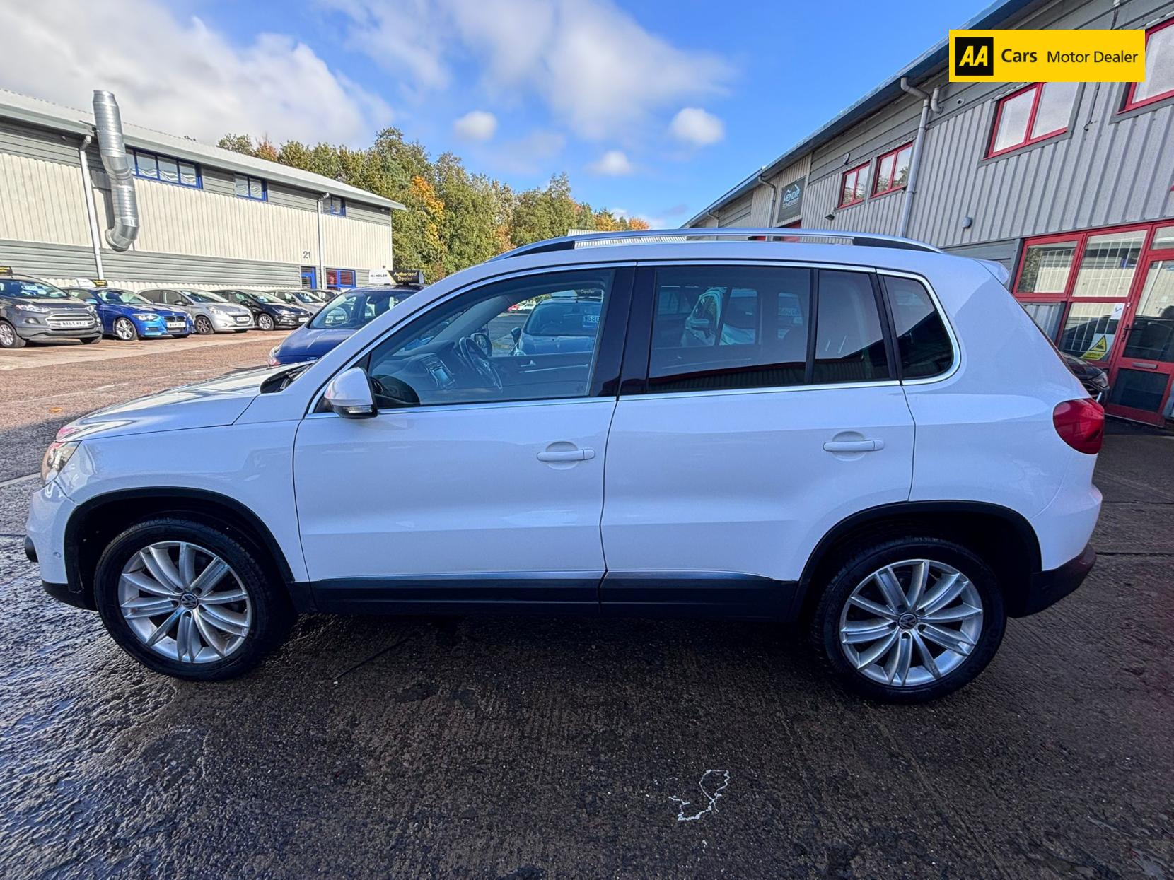 Volkswagen Tiguan 2.0 TDI BlueMotion Tech Sport SUV 5dr Diesel DSG 4WD Euro 5 (s/s) (140 ps)