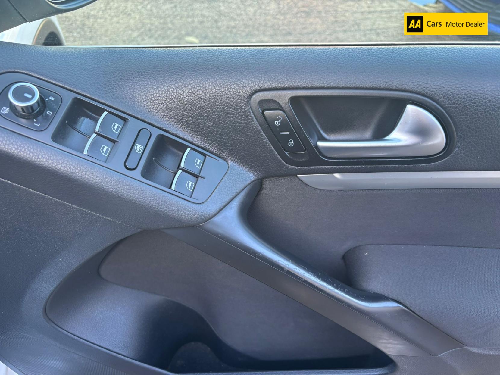 Volkswagen Tiguan 2.0 TDI BlueMotion Tech Sport SUV 5dr Diesel DSG 4WD Euro 5 (s/s) (140 ps)