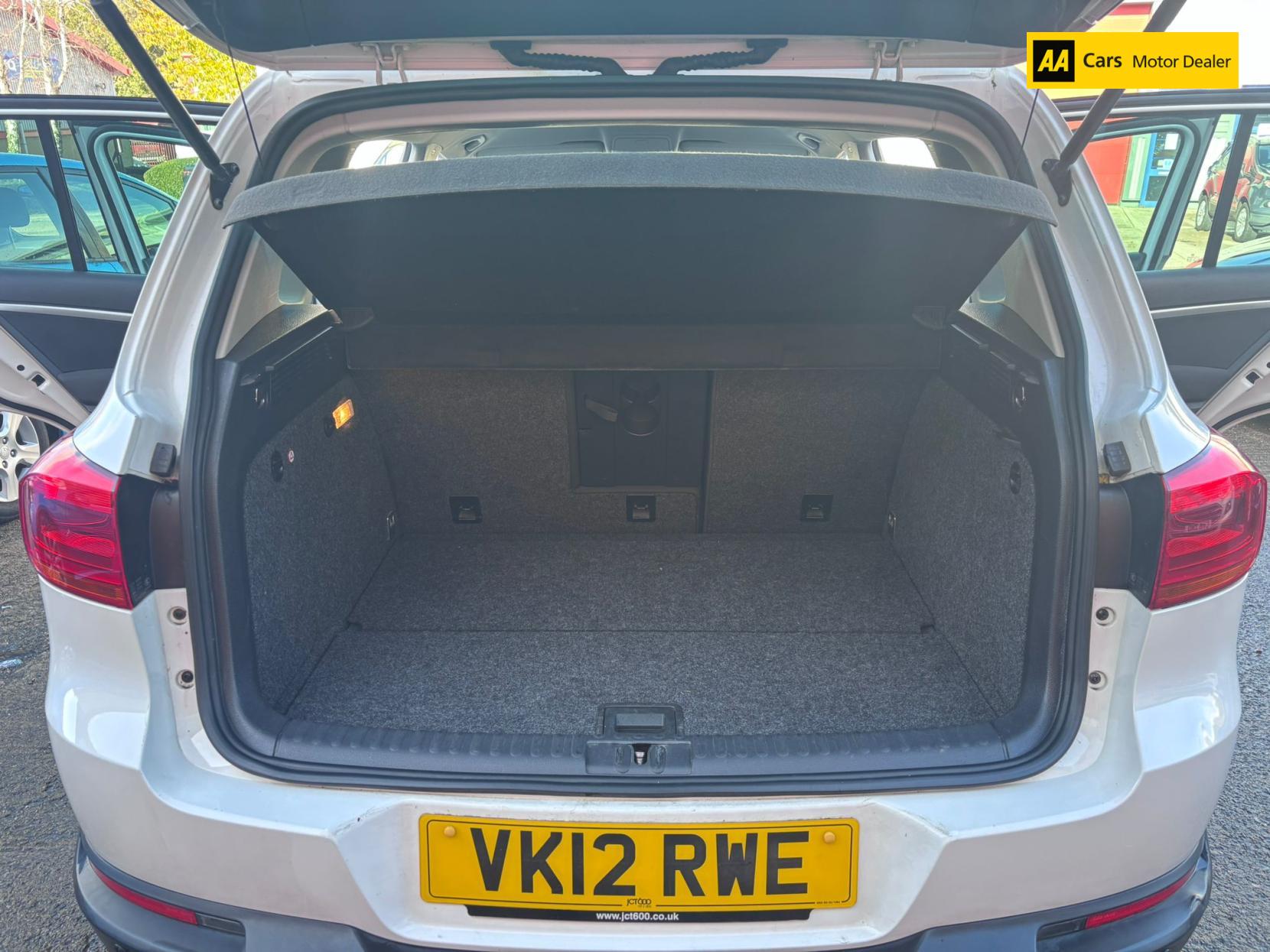 Volkswagen Tiguan 2.0 TDI BlueMotion Tech Sport SUV 5dr Diesel DSG 4WD Euro 5 (s/s) (140 ps)