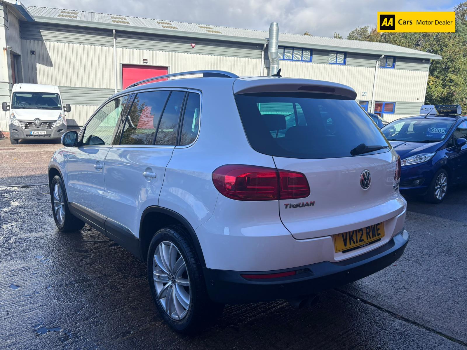 Volkswagen Tiguan 2.0 TDI BlueMotion Tech Sport SUV 5dr Diesel DSG 4WD Euro 5 (s/s) (140 ps)