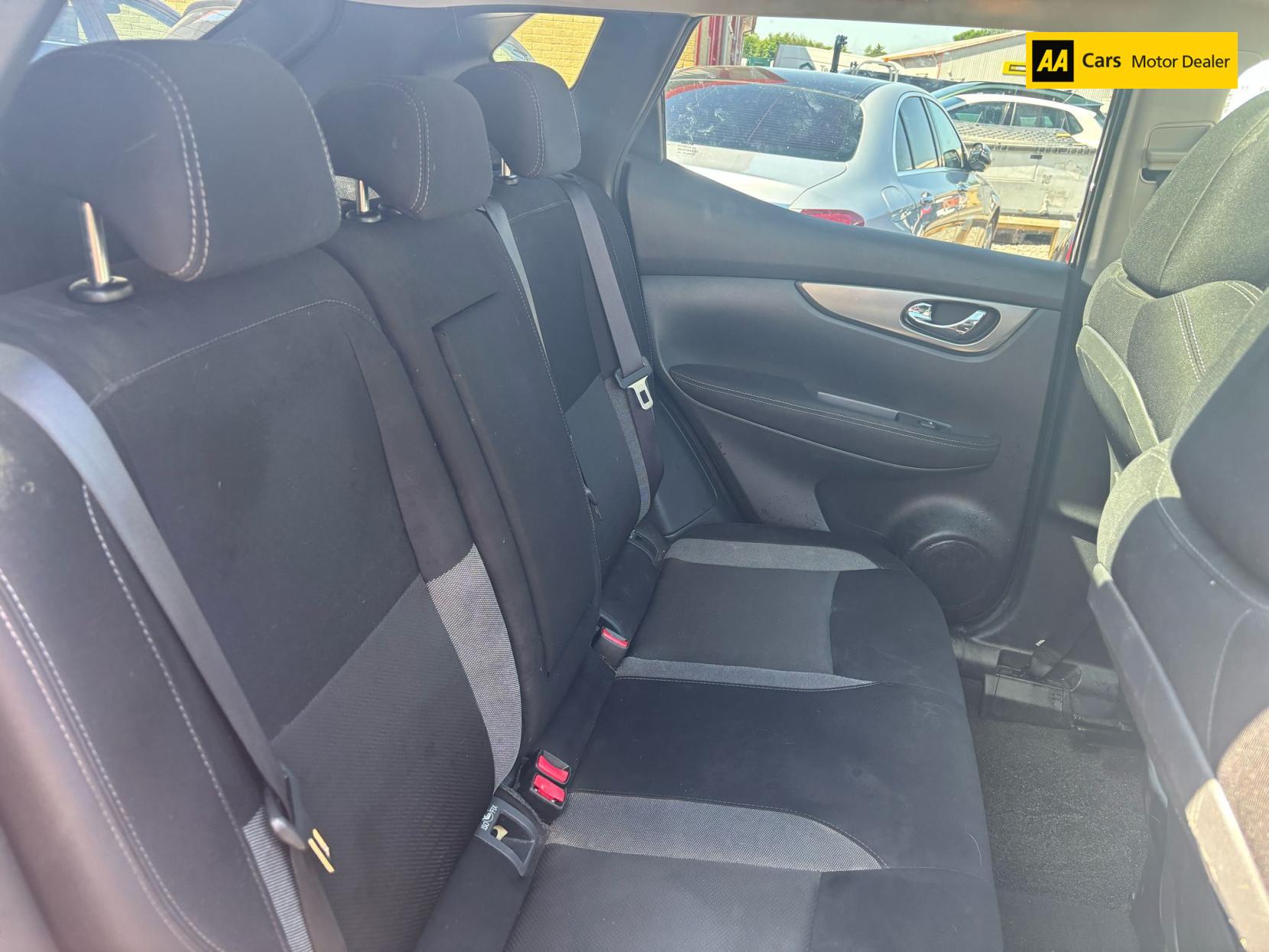 Nissan Qashqai 1.2 DIG-T N-Connecta SUV 5dr Petrol Manual Euro 6 (s/s) (115 ps)