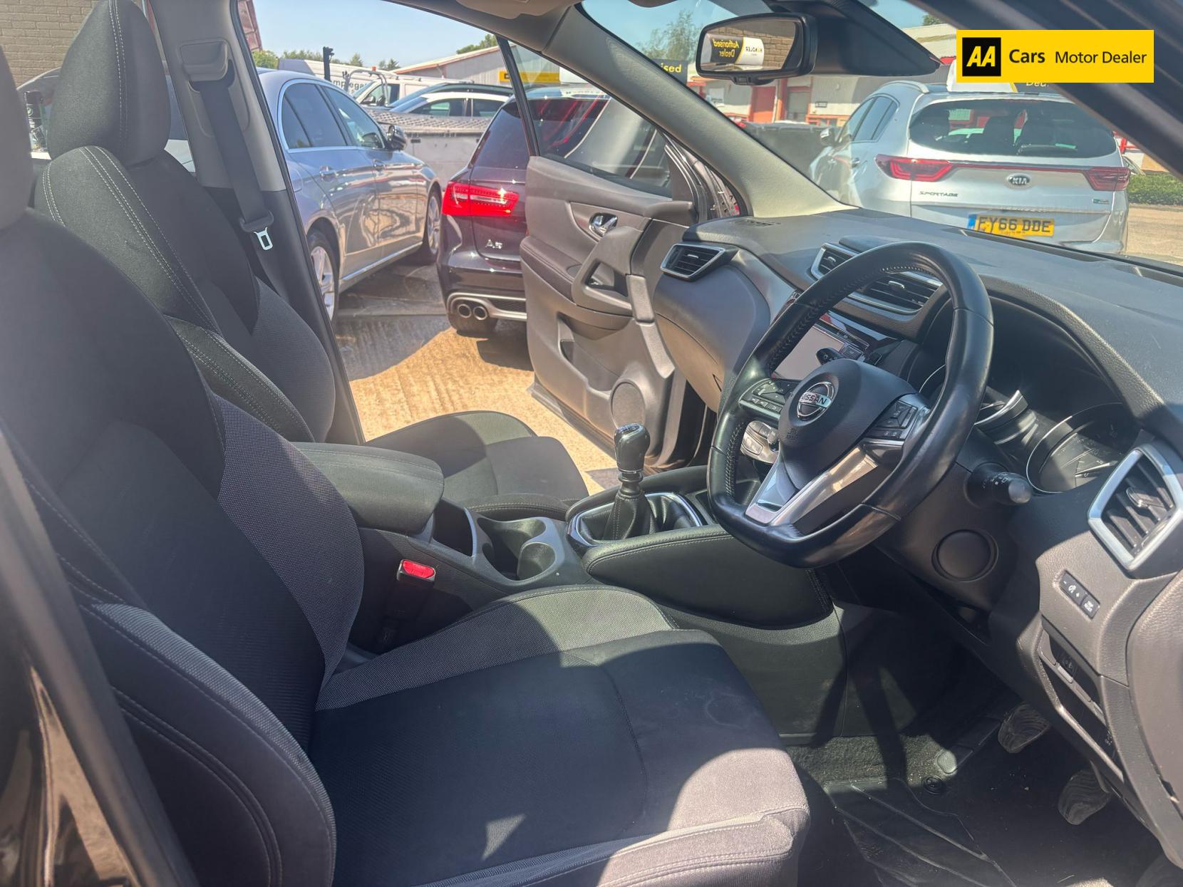Nissan Qashqai 1.2 DIG-T N-Connecta SUV 5dr Petrol Manual Euro 6 (s/s) (115 ps)