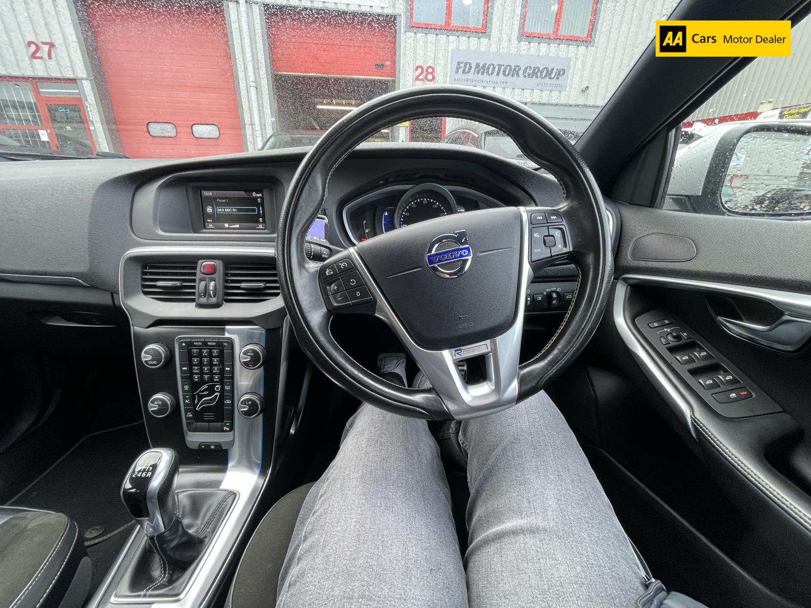 Volvo V40 2.0 D3 R-Design Nav Hatchback 5dr Diesel Manual Euro 6 (s/s) (150 ps)