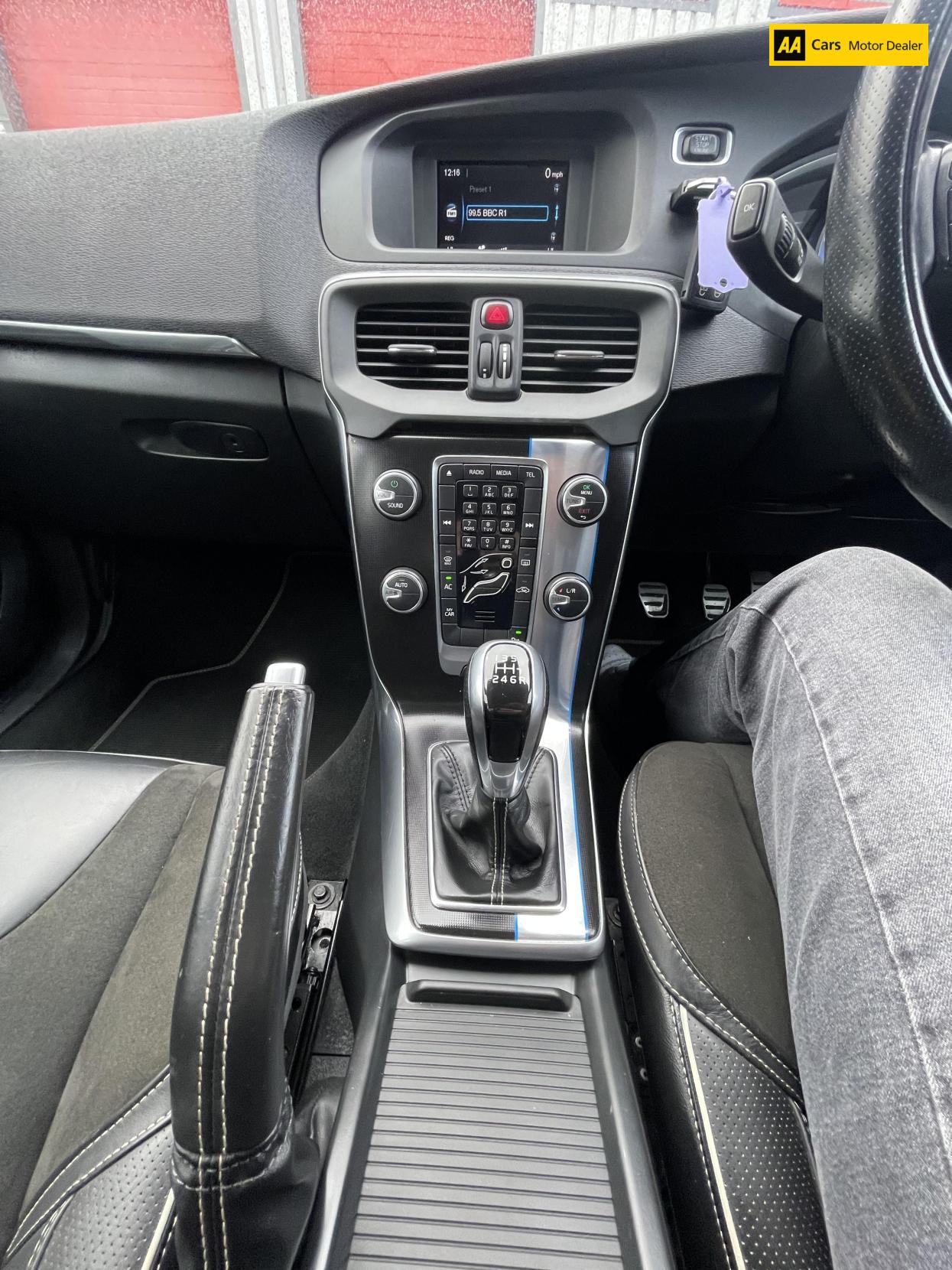 Volvo V40 2.0 D3 R-Design Nav Hatchback 5dr Diesel Manual Euro 6 (s/s) (150 ps)