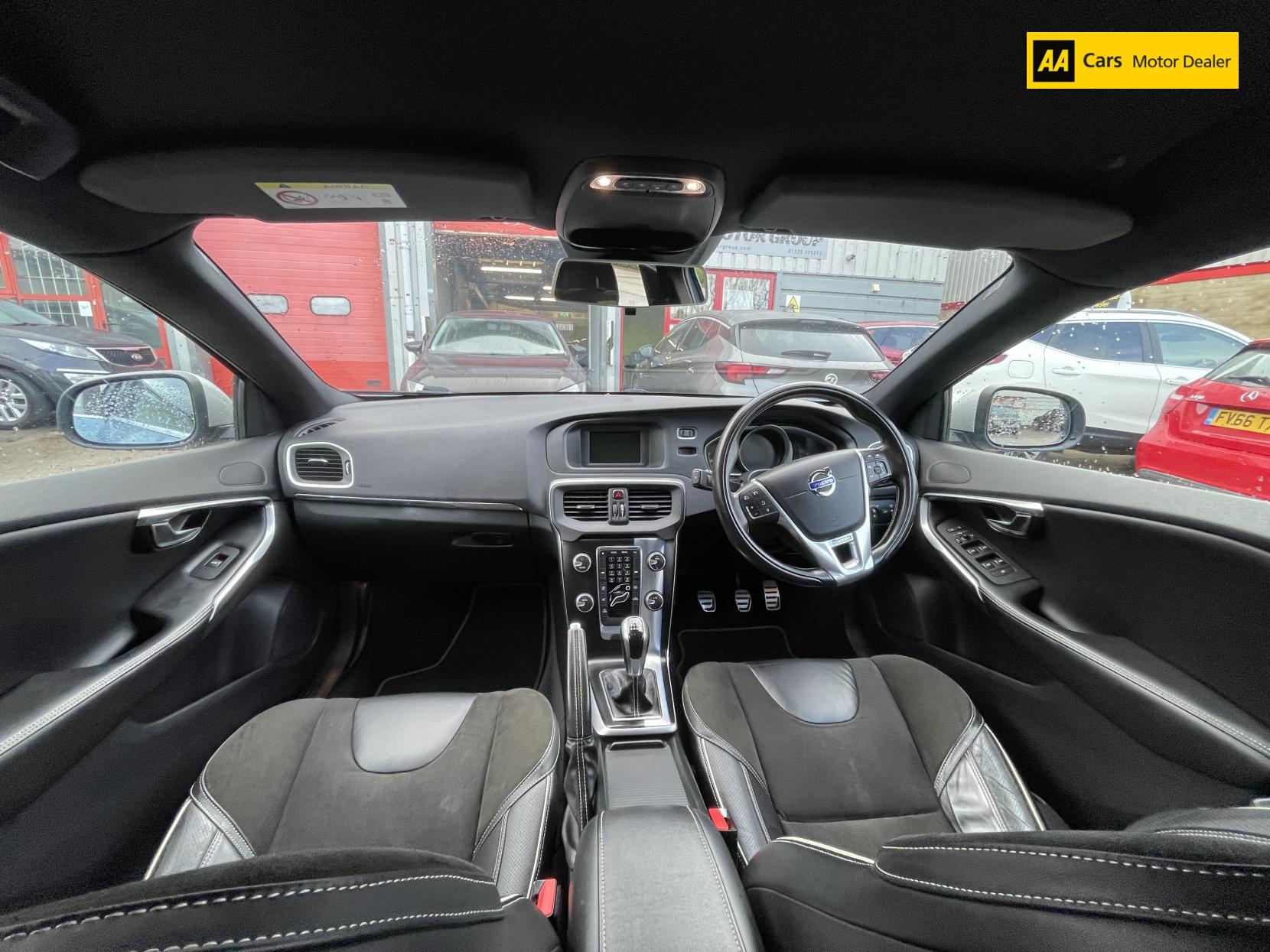 Volvo V40 2.0 D3 R-Design Nav Hatchback 5dr Diesel Manual Euro 6 (s/s) (150 ps)