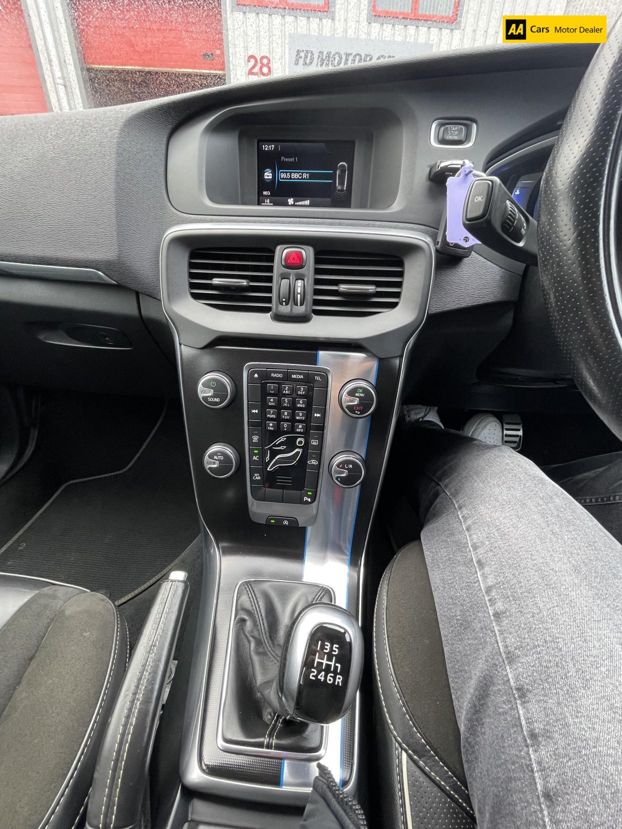 Volvo V40 2.0 D3 R-Design Nav Hatchback 5dr Diesel Manual Euro 6 (s/s) (150 ps)