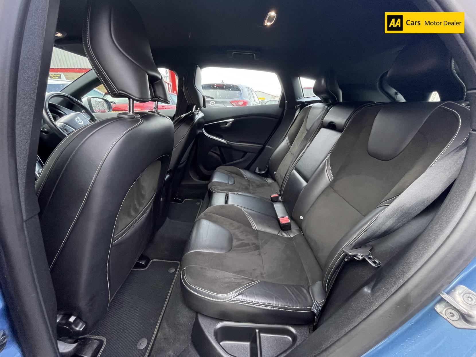 Volvo V40 2.0 D3 R-Design Nav Hatchback 5dr Diesel Manual Euro 6 (s/s) (150 ps)