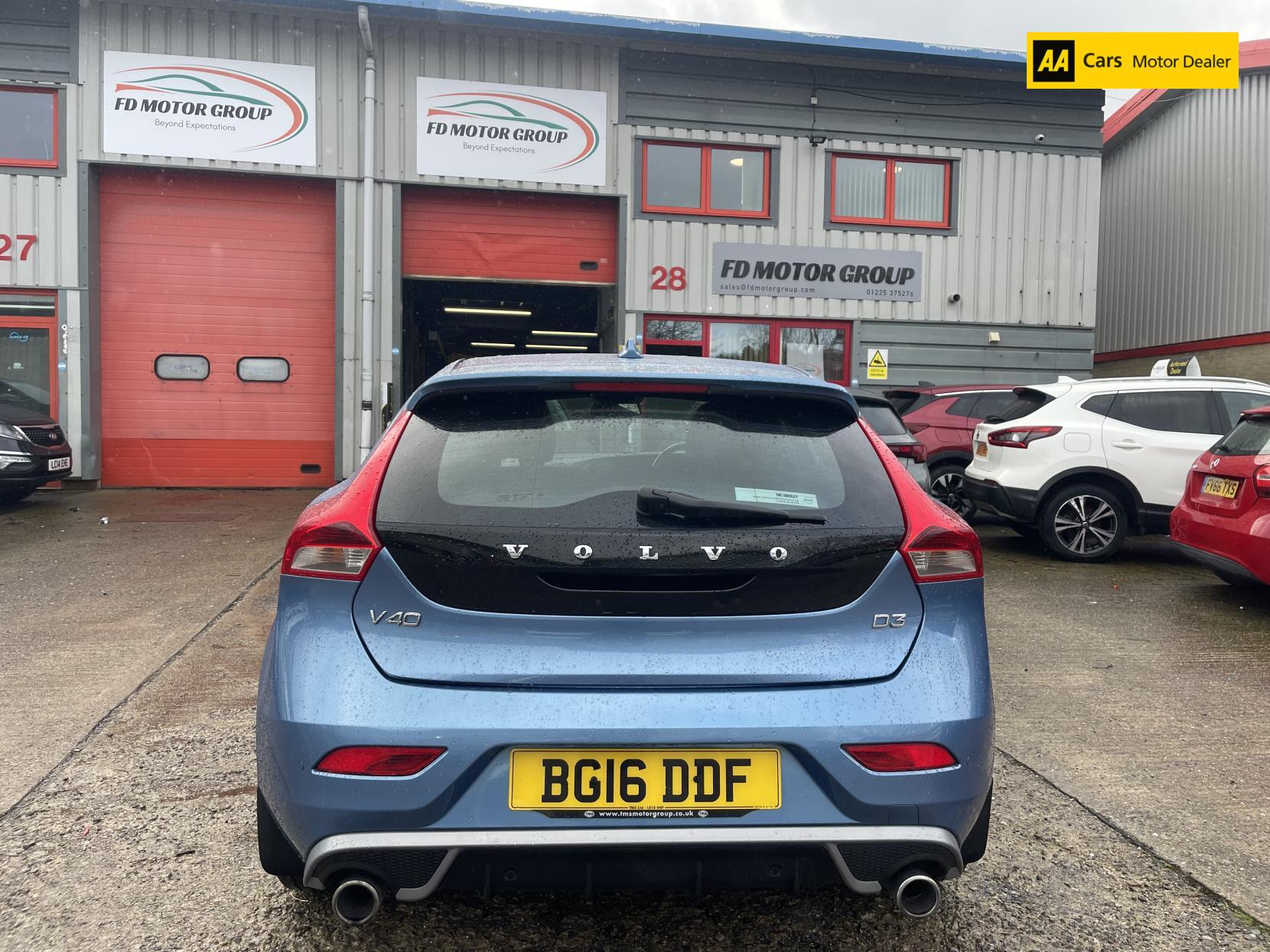 Volvo V40 2.0 D3 R-Design Nav Hatchback 5dr Diesel Manual Euro 6 (s/s) (150 ps)