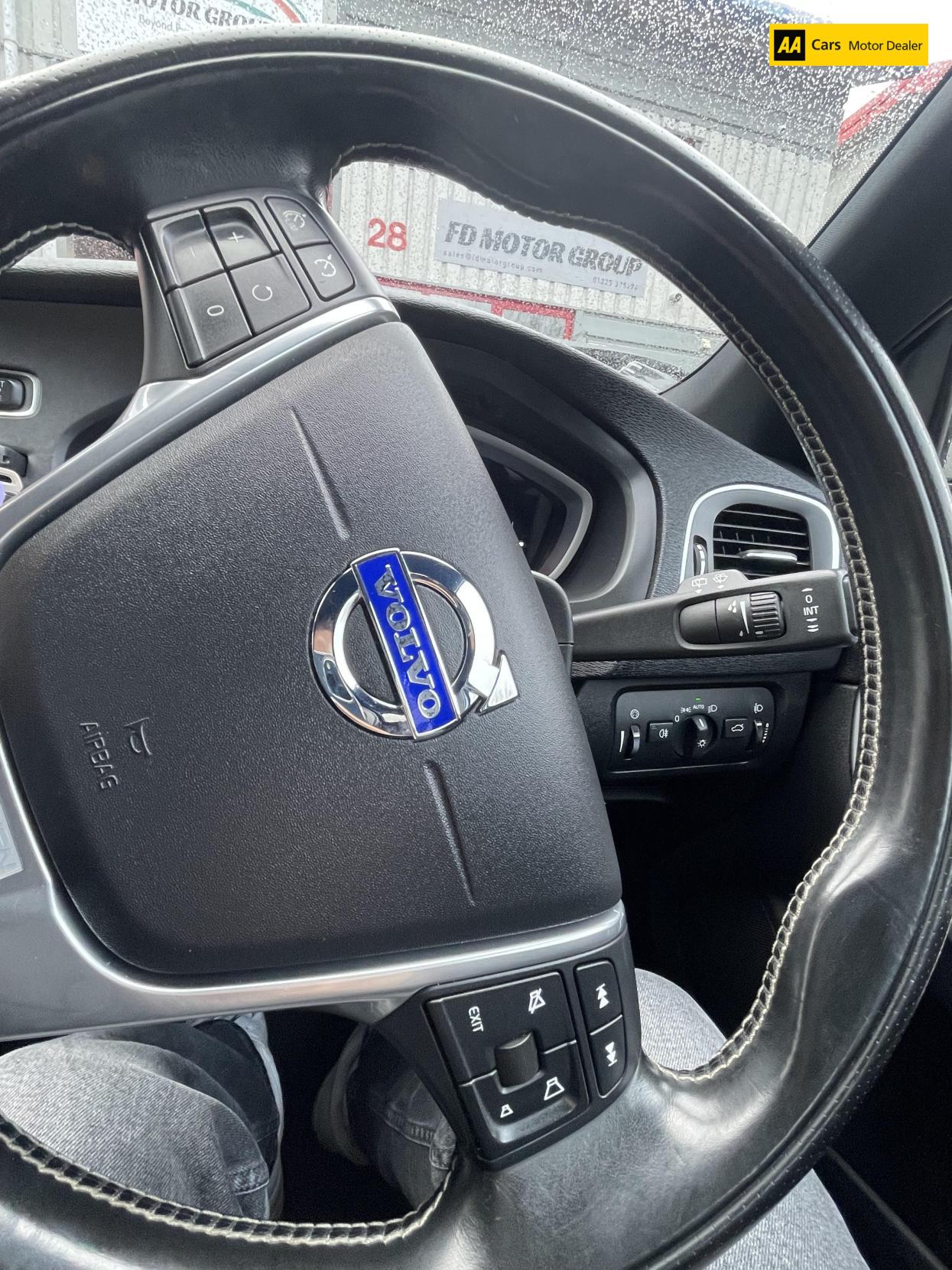 Volvo V40 2.0 D3 R-Design Nav Hatchback 5dr Diesel Manual Euro 6 (s/s) (150 ps)