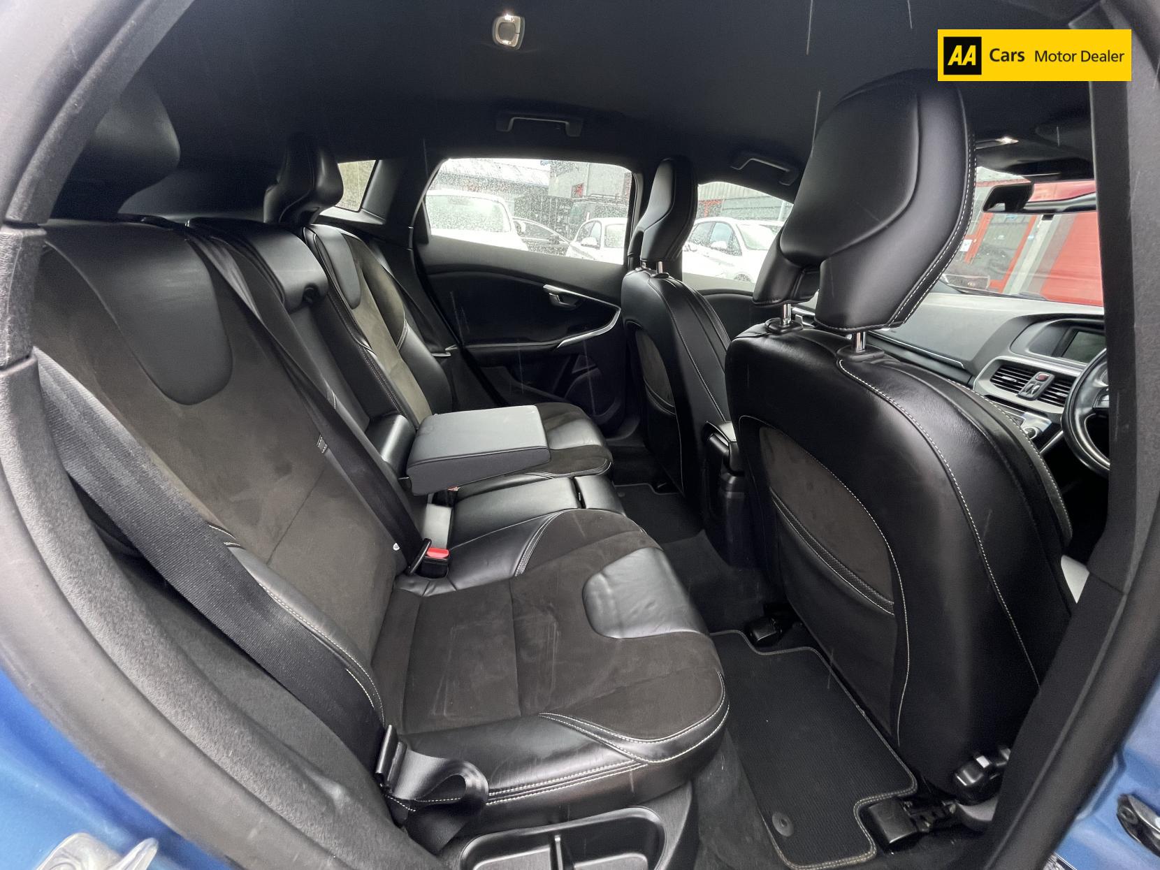 Volvo V40 2.0 D3 R-Design Nav Hatchback 5dr Diesel Manual Euro 6 (s/s) (150 ps)