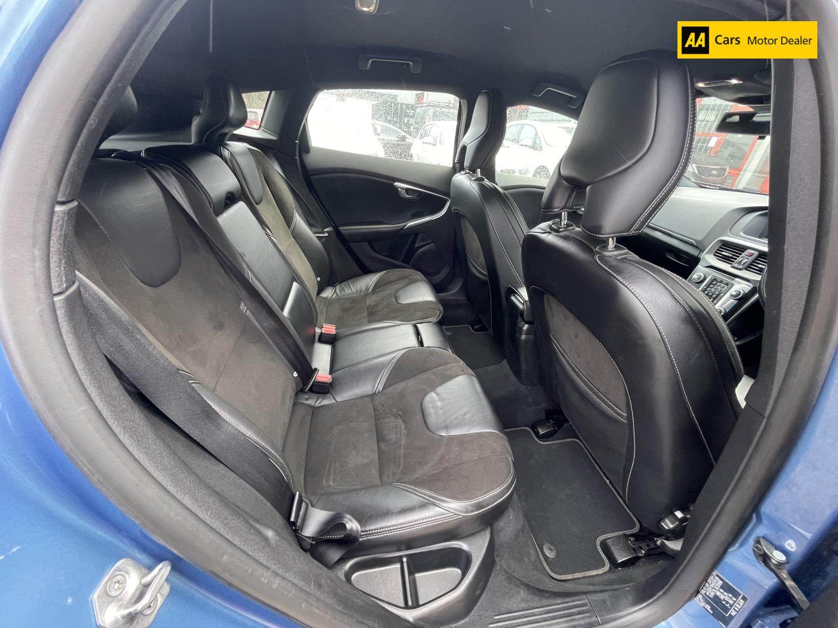 Volvo V40 2.0 D3 R-Design Nav Hatchback 5dr Diesel Manual Euro 6 (s/s) (150 ps)