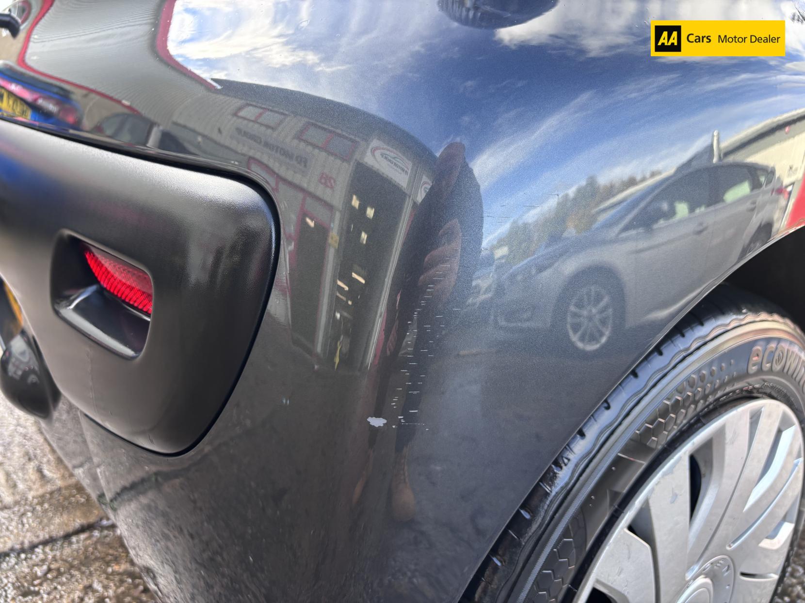 Citroen C1 1.0i Rhythm Hatchback 5dr Petrol Manual Euro 4 (67 ps)