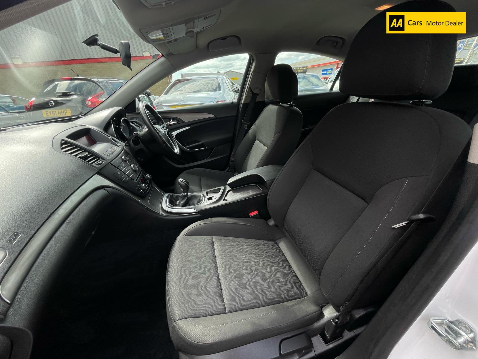 Vauxhall Insignia 1.8 16V Exclusiv Hatchback 5dr Petrol Manual Euro 5 (140 ps)