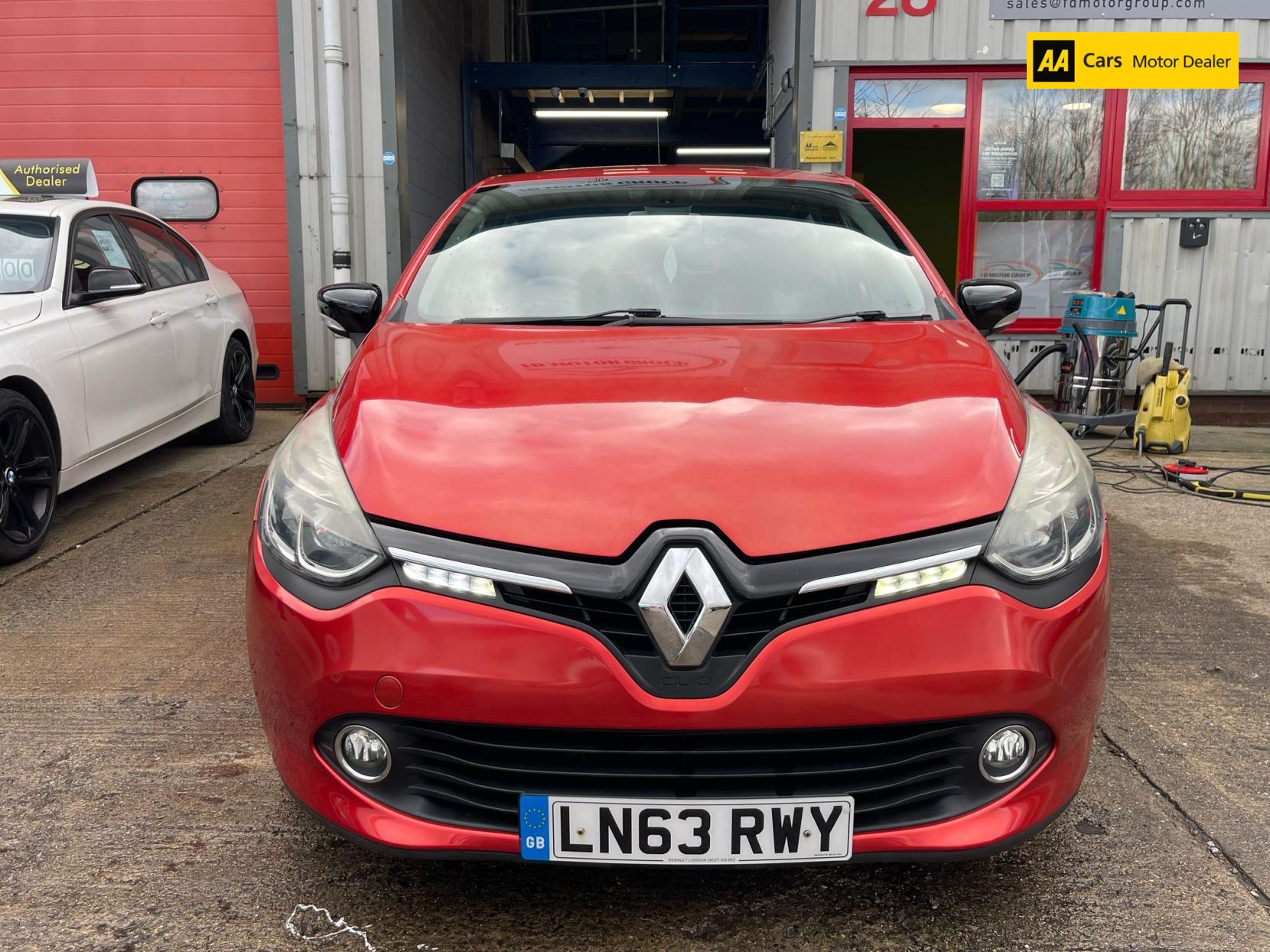 Renault Clio 1.5 dCi Dynamique MediaNav Hatchback 5dr Diesel Manual Euro 5 (s/s) (90 ps)