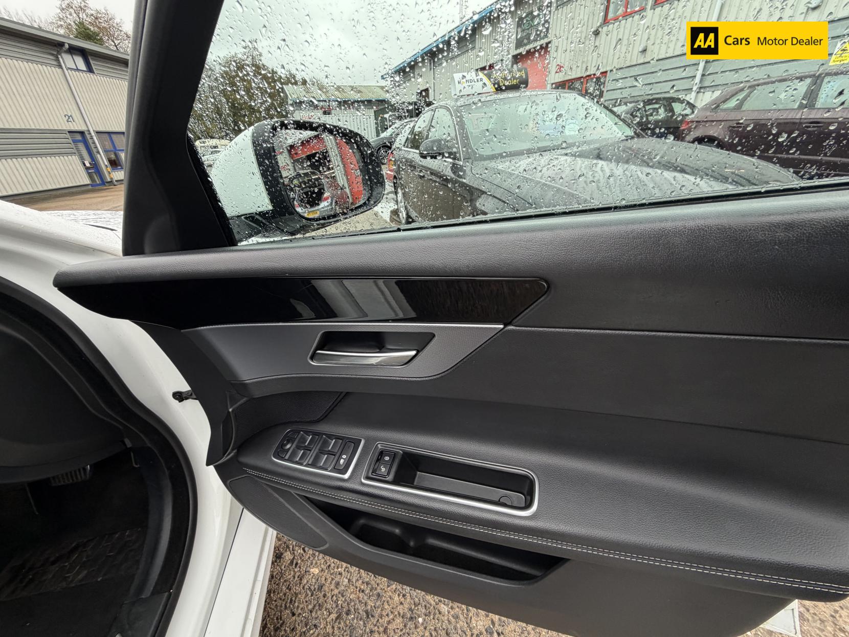 Jaguar XF 2.0d R-Sport Saloon 4dr Diesel Auto Euro 6 (s/s) (163 ps)