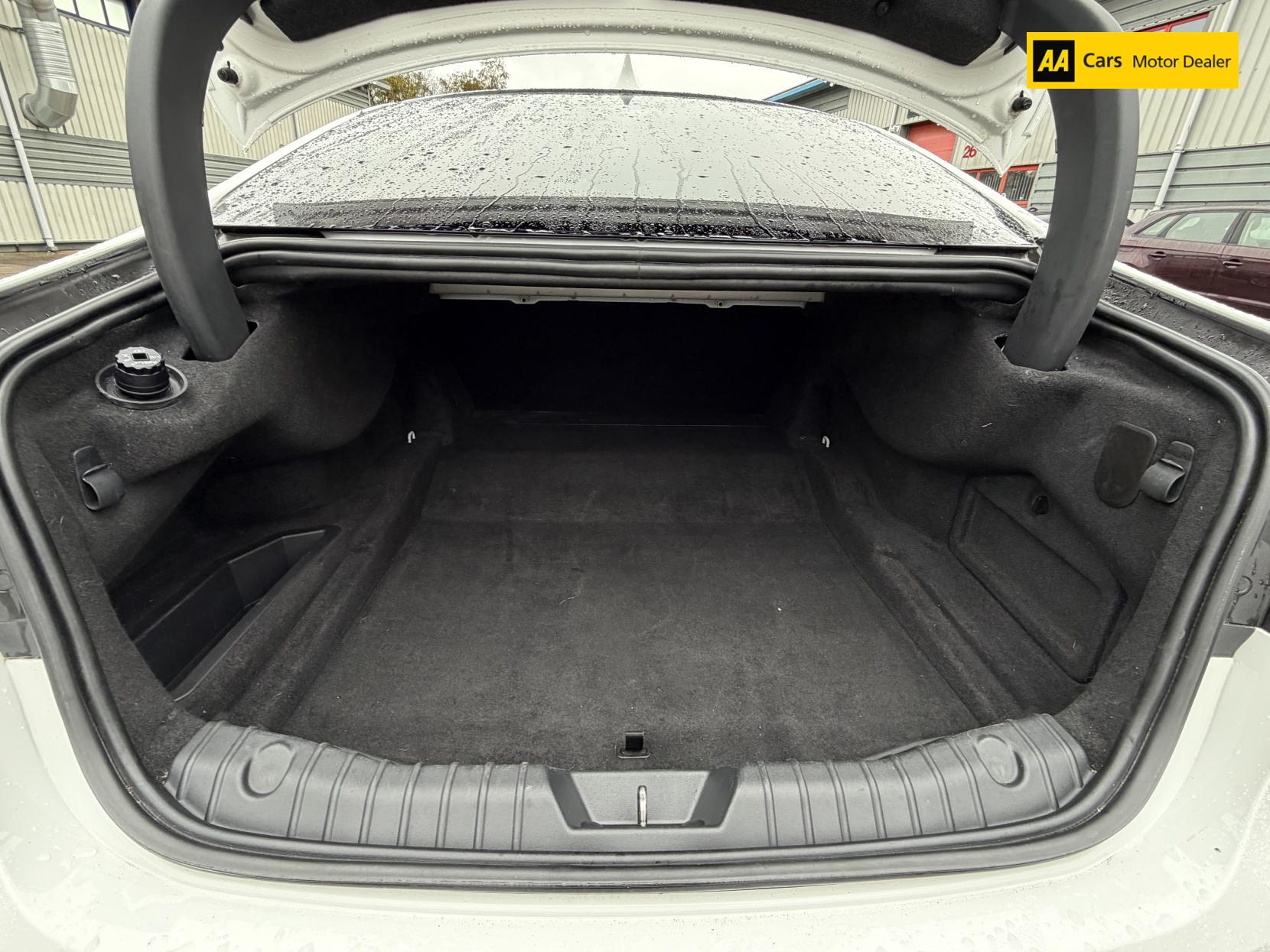 Jaguar XF 2.0d R-Sport Saloon 4dr Diesel Auto Euro 6 (s/s) (163 ps)