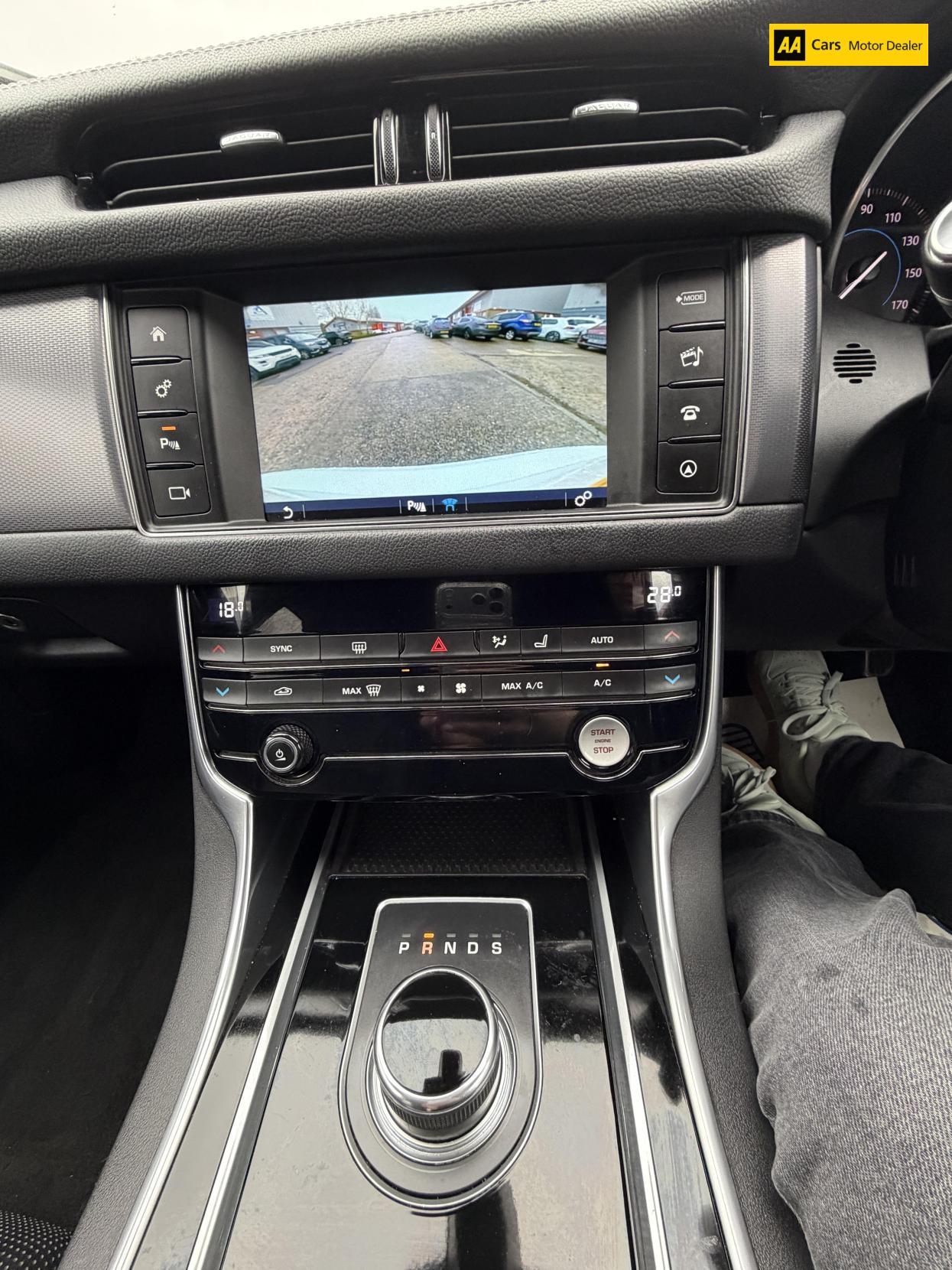 Jaguar XF 2.0d R-Sport Saloon 4dr Diesel Auto Euro 6 (s/s) (163 ps)