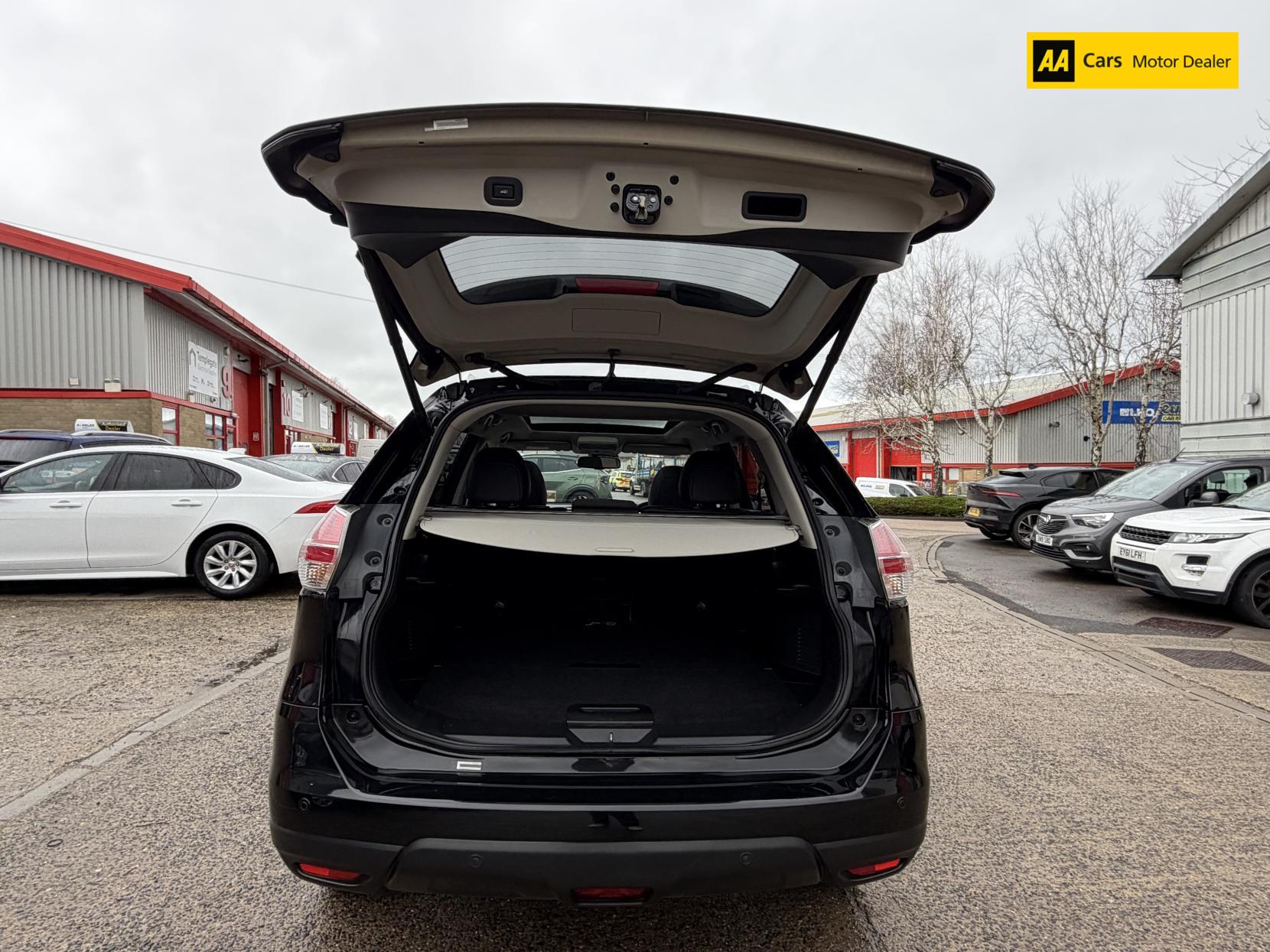 Nissan X-Trail 2.0 dCi Tekna SUV 5dr Diesel XTRON 4WD Euro 6 (s/s) (177 ps)