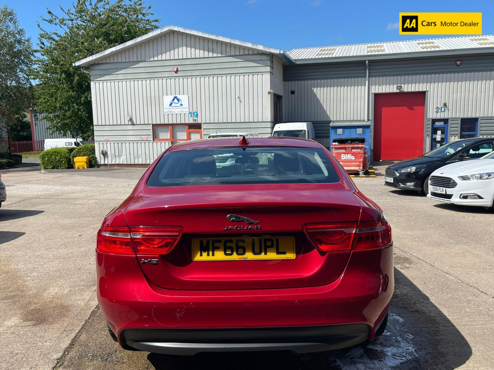 Jaguar XE 2.0d Prestige Saloon 4dr Diesel Auto Euro 6 (s/s) (163 ps)