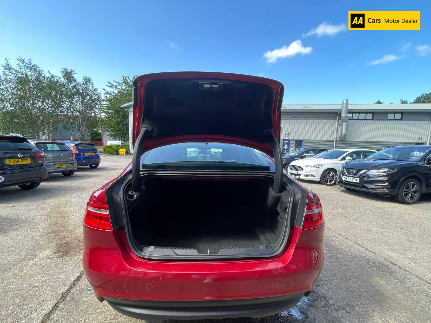 Jaguar XE 2.0d Prestige Saloon 4dr Diesel Auto Euro 6 (s/s) (163 ps)