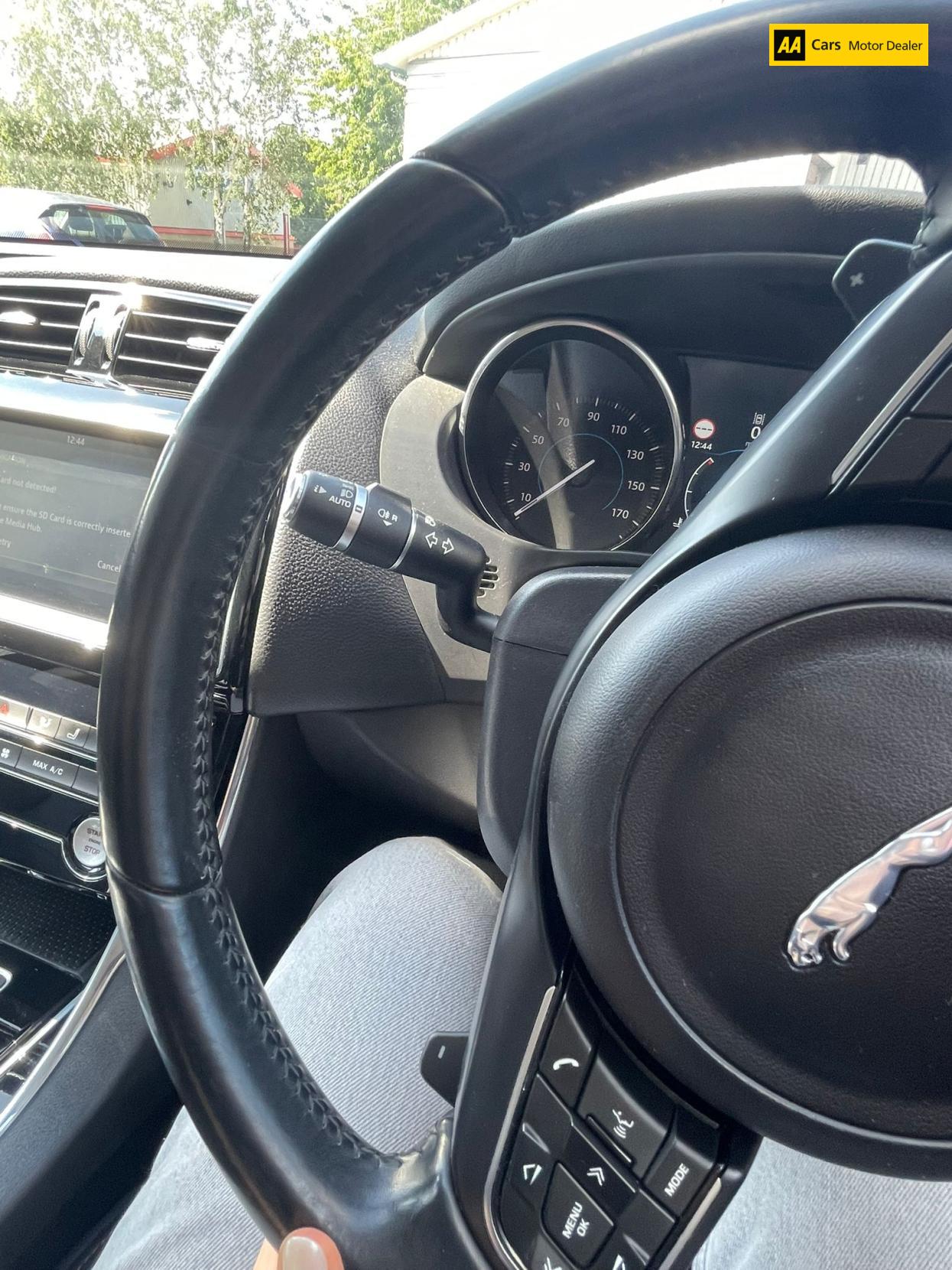 Jaguar XE 2.0d Prestige Saloon 4dr Diesel Auto Euro 6 (s/s) (163 ps)