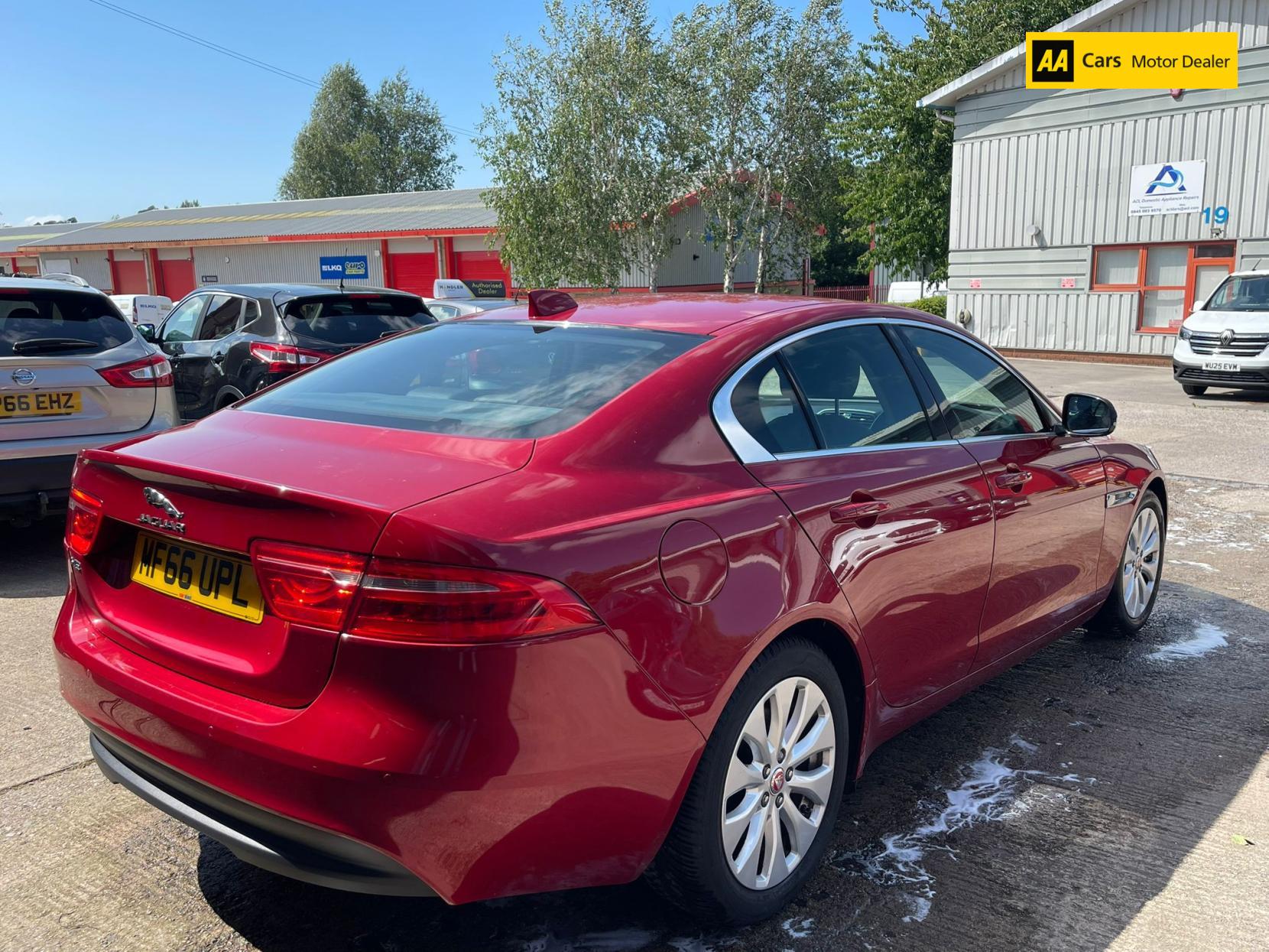 Jaguar XE 2.0d Prestige Saloon 4dr Diesel Auto Euro 6 (s/s) (163 ps)