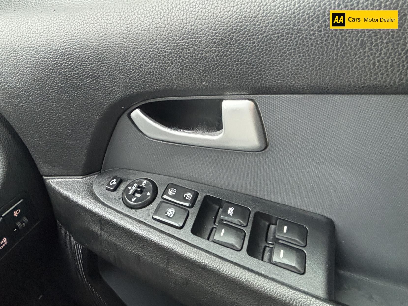 Kia Sportage 1.7 CRDi EcoDynamics 2 SUV 5dr Diesel Manual 2WD Euro 5 (s/s) (114 bhp)