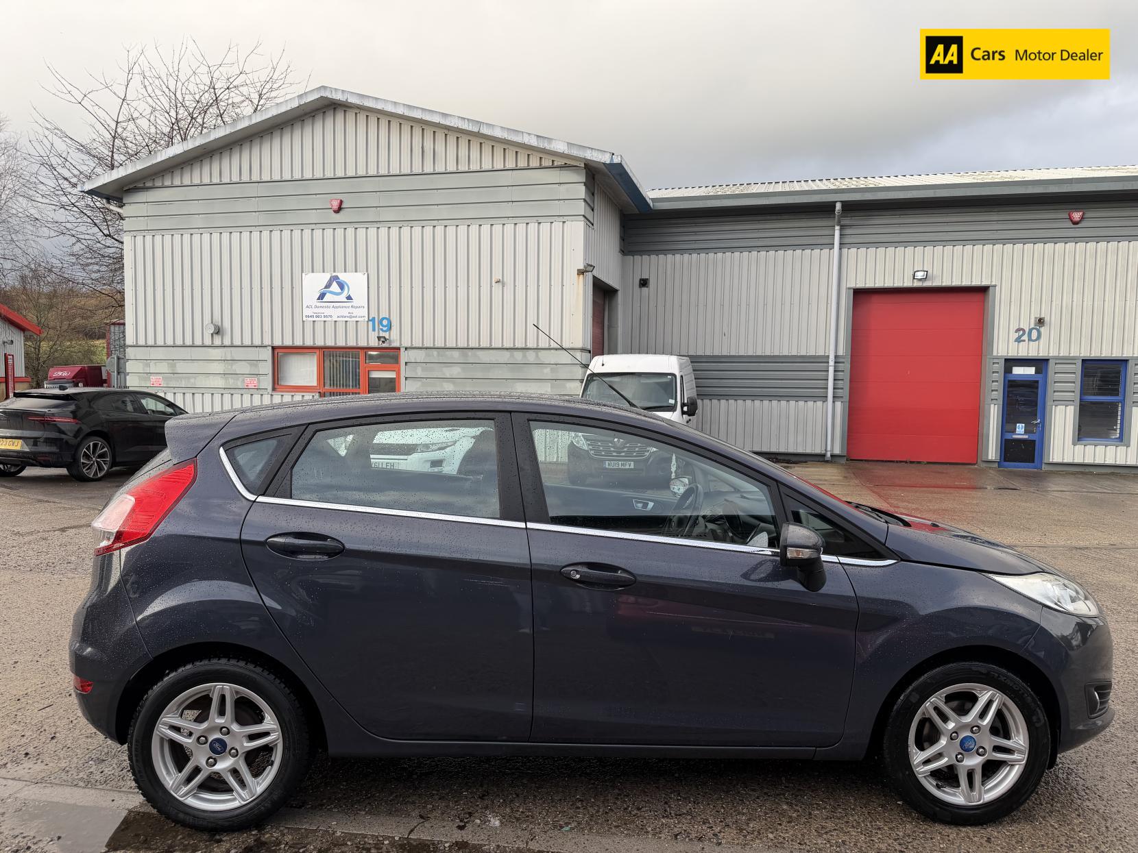 Ford Fiesta 1.25 Zetec Hatchback 5dr Petrol Manual Euro 5 (82 ps)