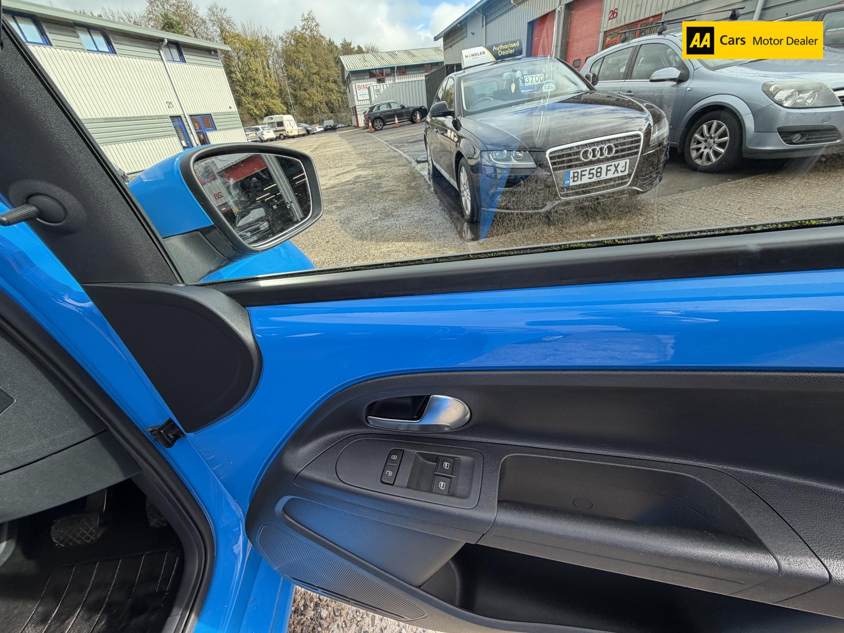 Volkswagen up! 1.0 Move up! Hatchback 5dr Petrol ASG Euro 5 (60 ps)