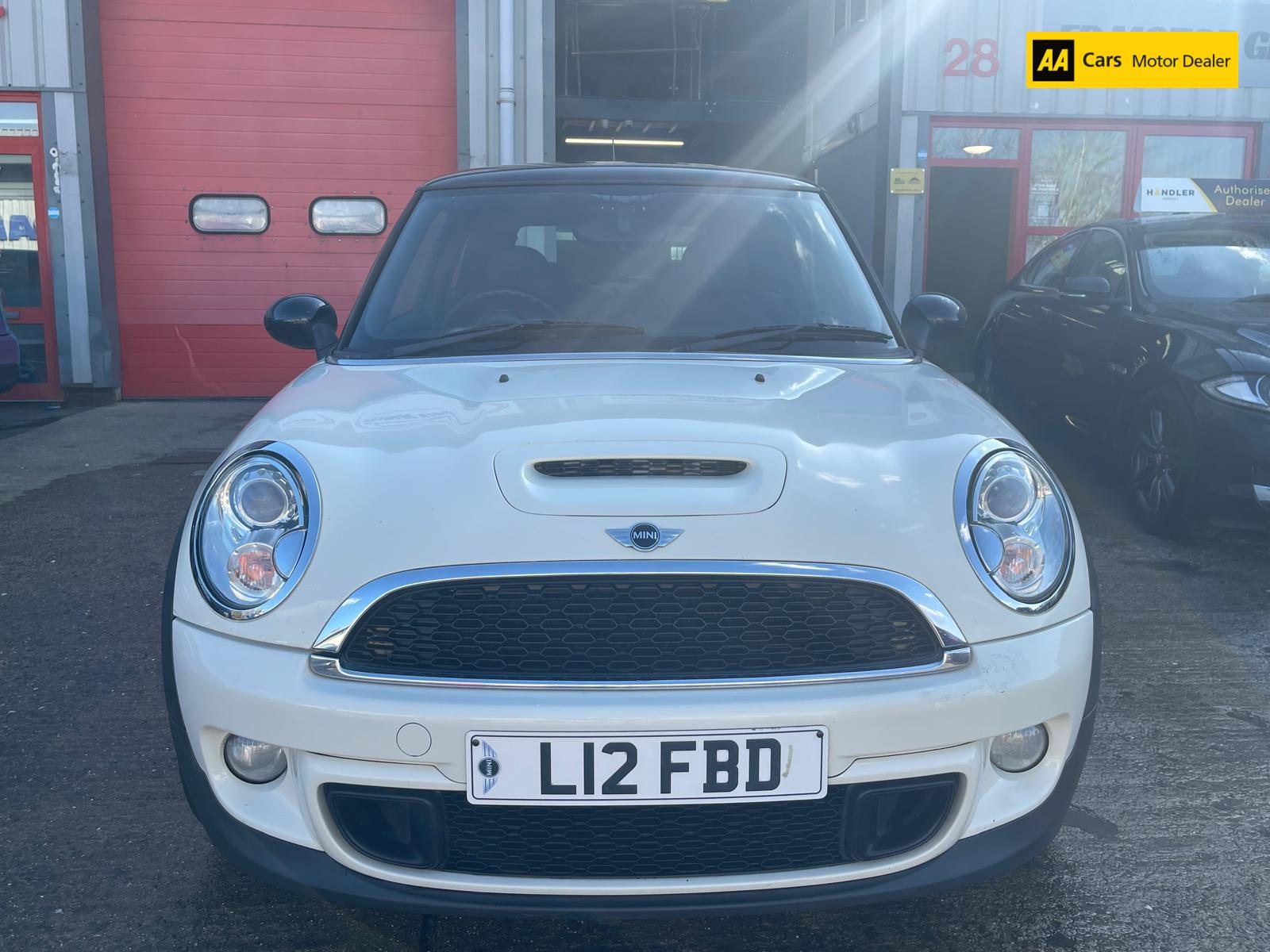 MINI Hatch 2.0 Cooper SD Hatchback 3dr Diesel Manual Euro 5 (s/s) (143 ps)