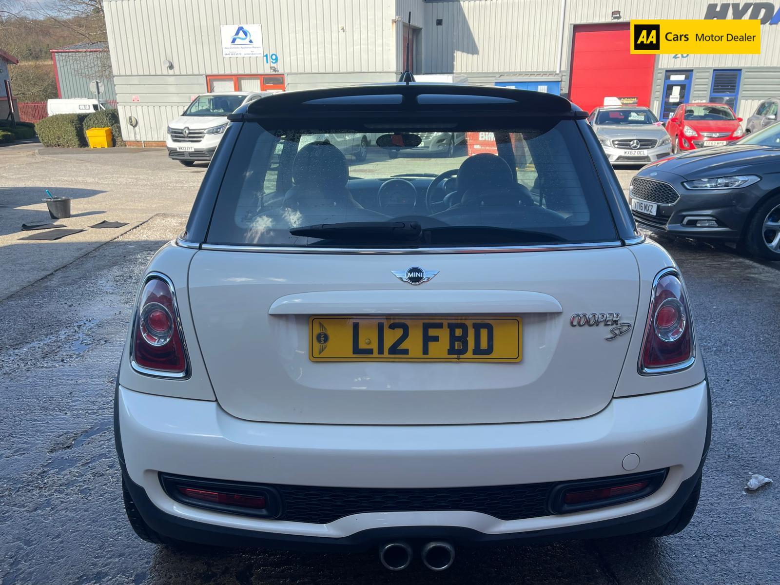 MINI Hatch 2.0 Cooper SD Hatchback 3dr Diesel Manual Euro 5 (s/s) (143 ps)