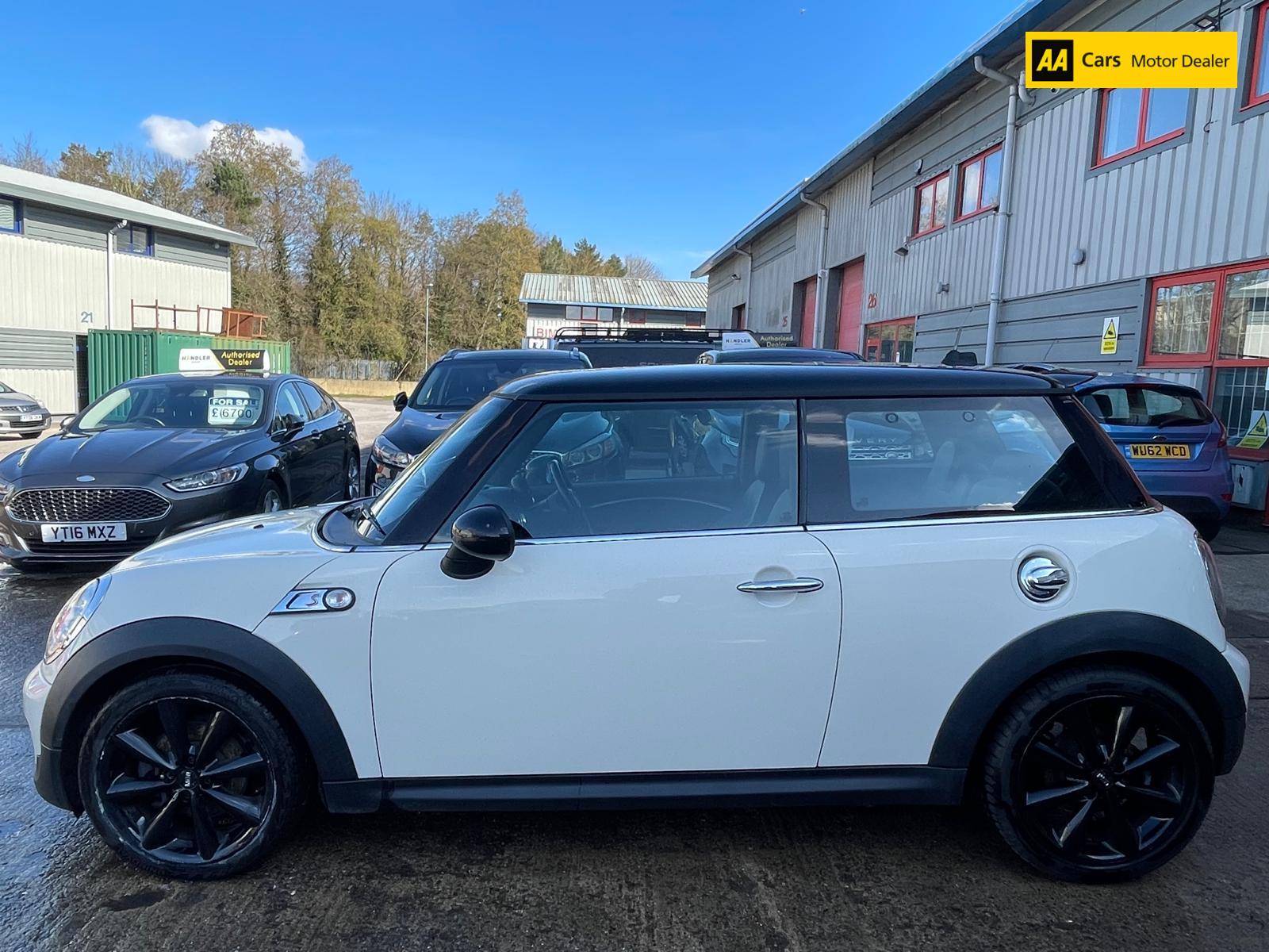 MINI Hatch 2.0 Cooper SD Hatchback 3dr Diesel Manual Euro 5 (s/s) (143 ps)