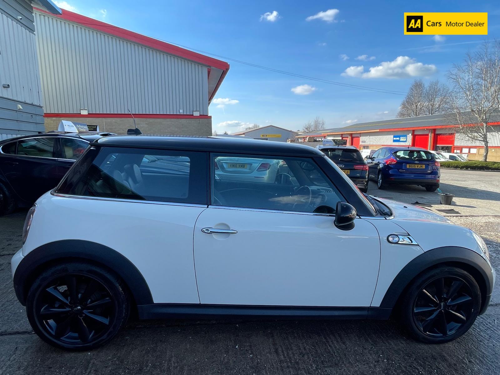 MINI Hatch 2.0 Cooper SD Hatchback 3dr Diesel Manual Euro 5 (s/s) (143 ps)