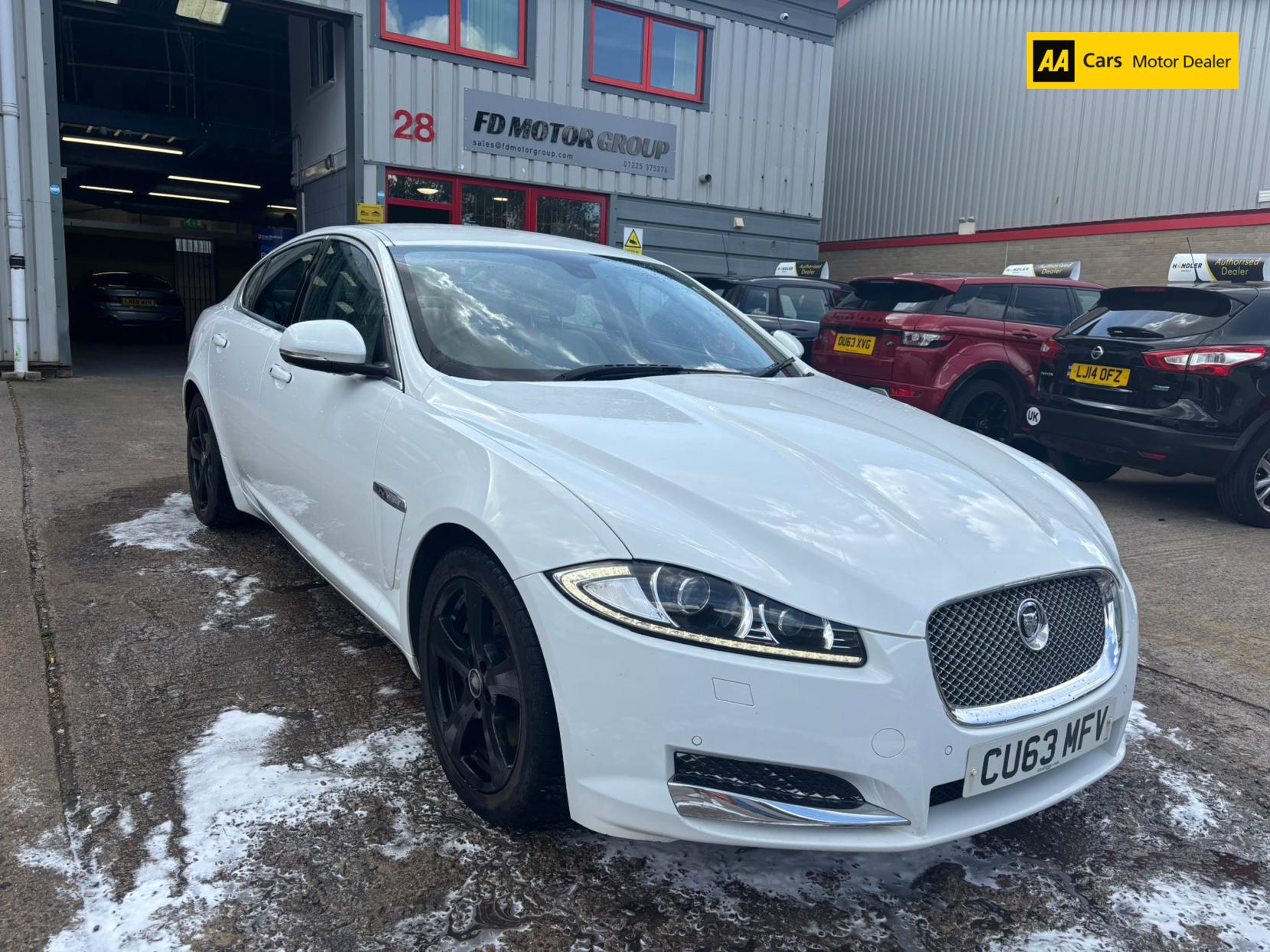 Jaguar XF 2.2d Premium Luxury Saloon 4dr Diesel Auto Euro 5 (s/s) (200 ps)