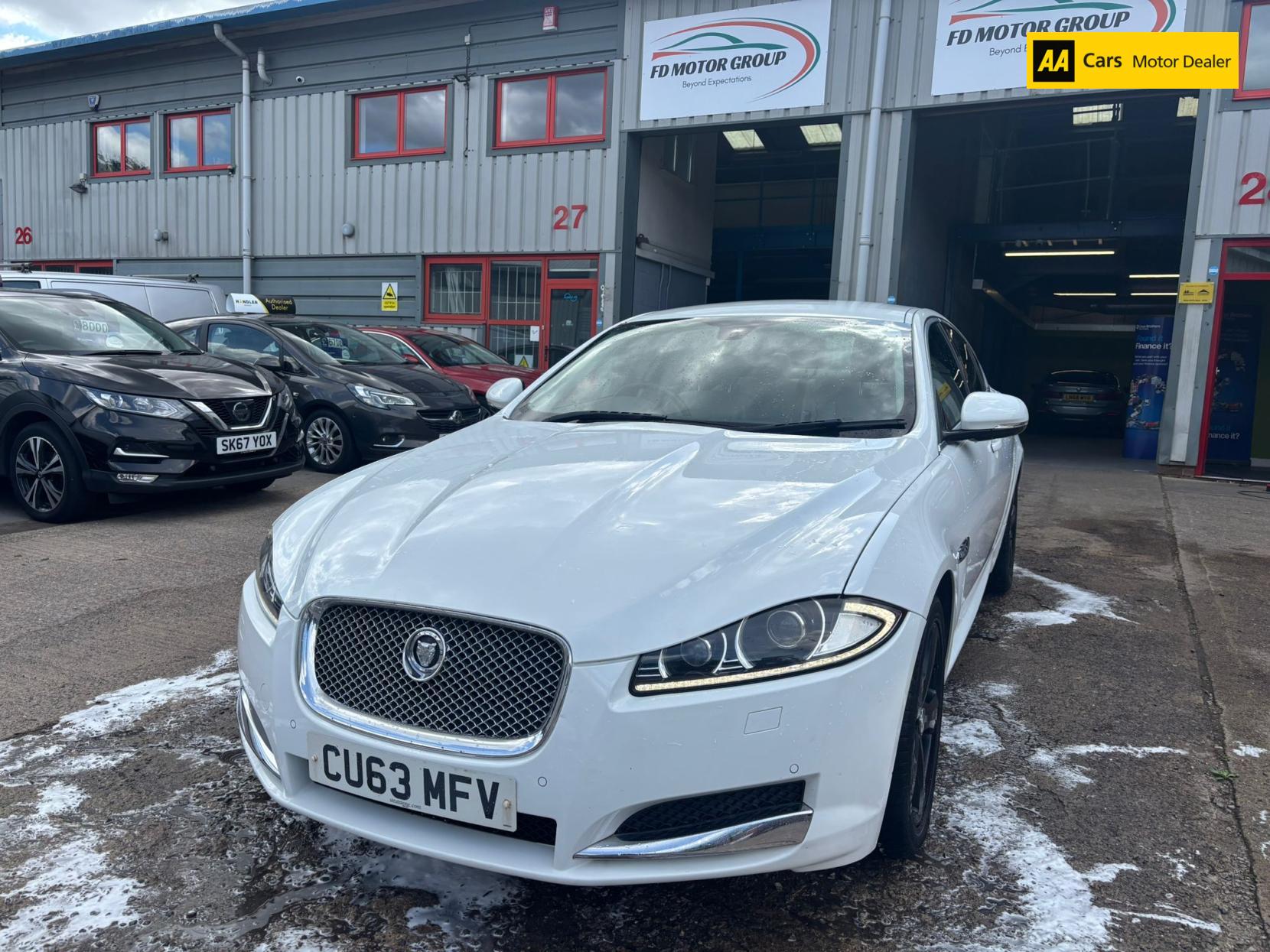 Jaguar XF 2.2d Premium Luxury Saloon 4dr Diesel Auto Euro 5 (s/s) (200 ps)