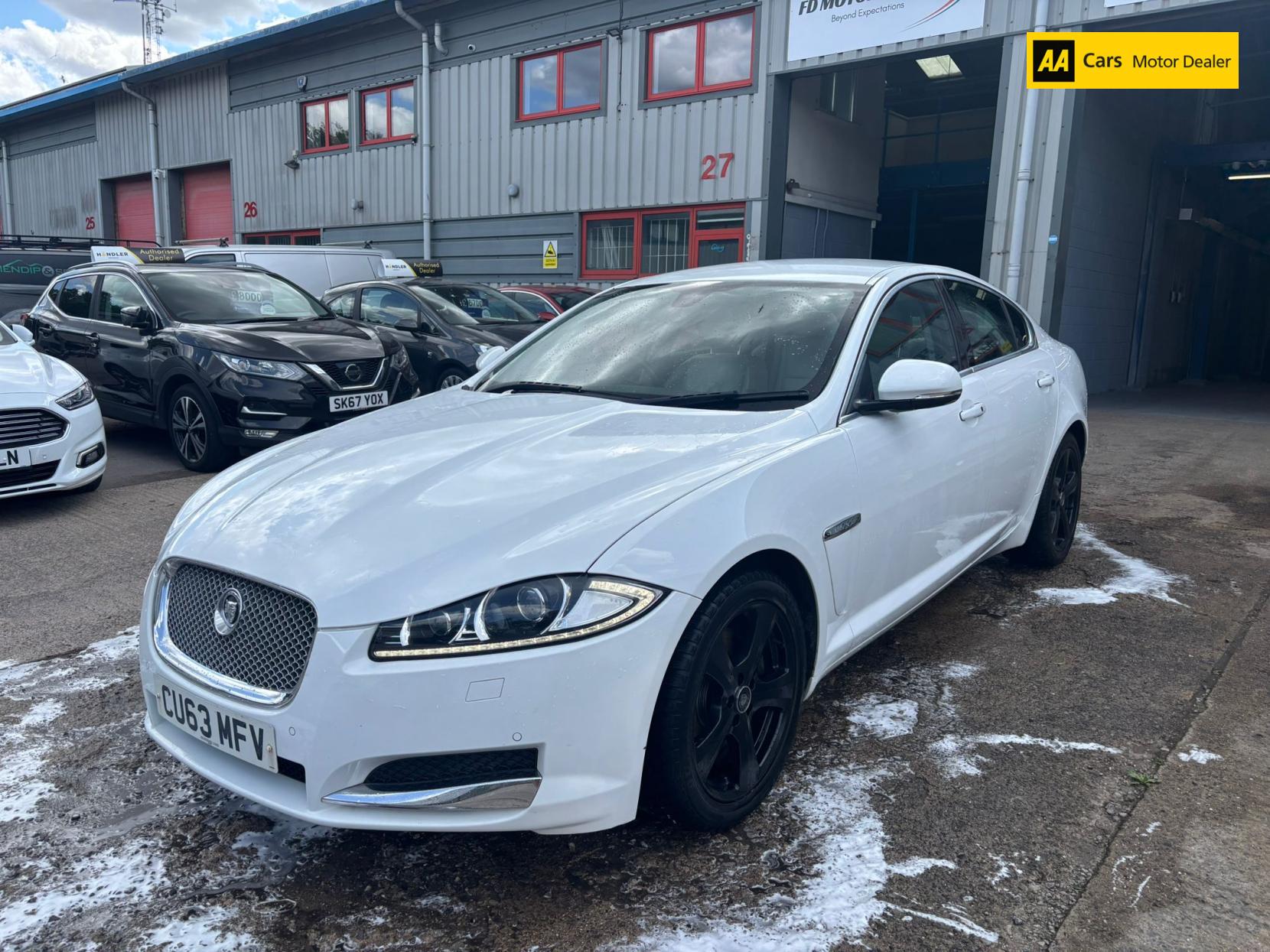 Jaguar XF 2.2d Premium Luxury Saloon 4dr Diesel Auto Euro 5 (s/s) (200 ps)