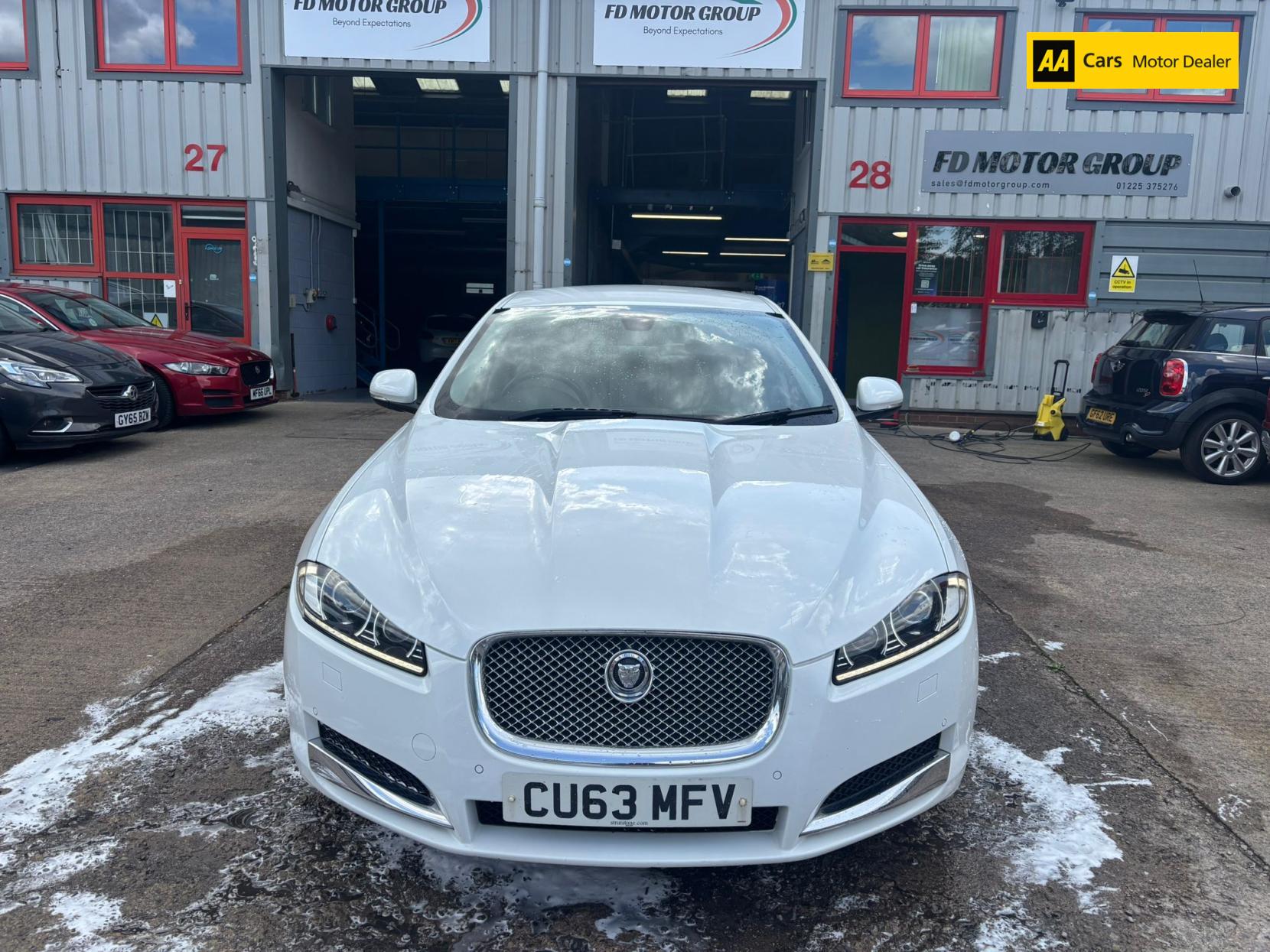 Jaguar XF 2.2d Premium Luxury Saloon 4dr Diesel Auto Euro 5 (s/s) (200 ps)