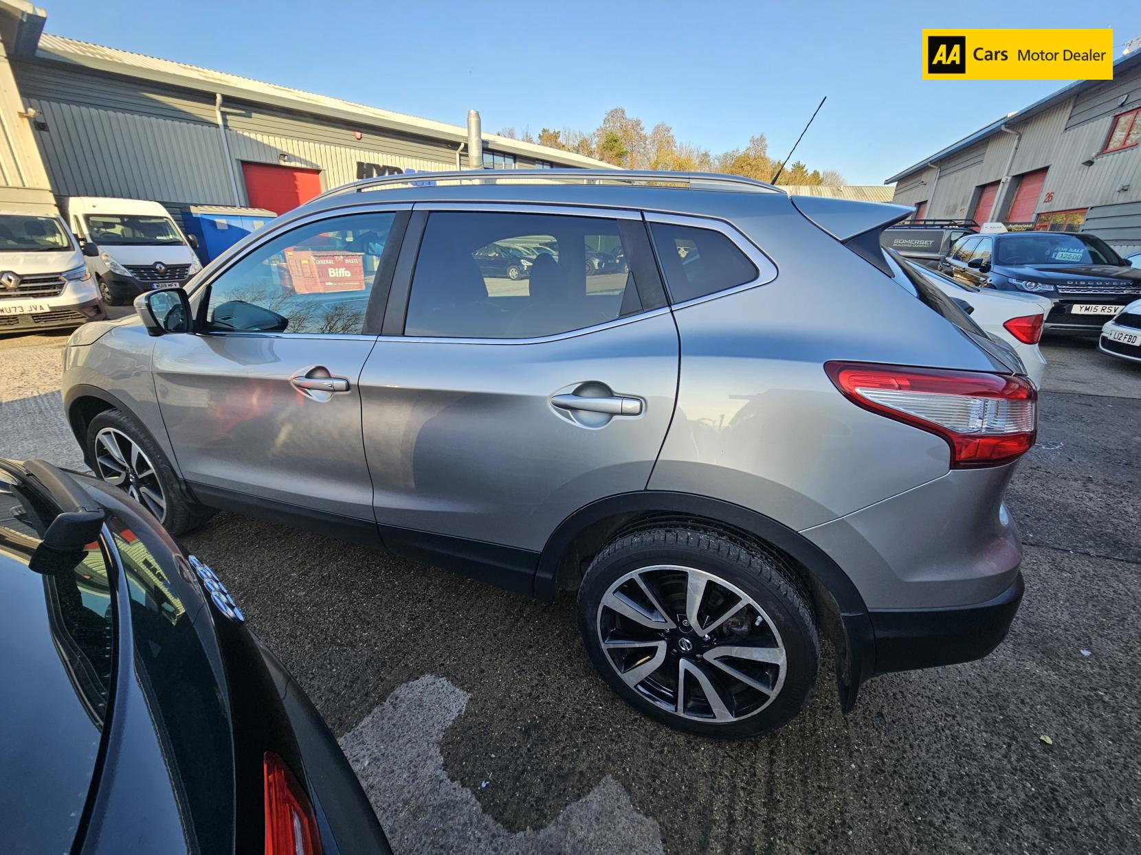 Nissan Qashqai 1.6 dCi Tekna SUV 5dr Diesel Manual 2WD Euro 5 (s/s) (130 ps)