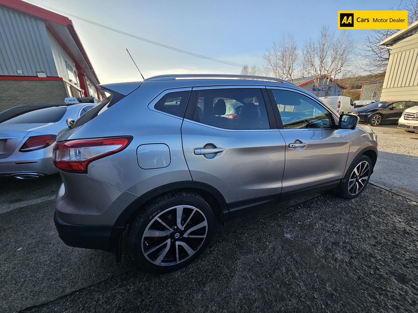 Nissan Qashqai 1.6 dCi Tekna SUV 5dr Diesel Manual 2WD Euro 5 (s/s) (130 ps)