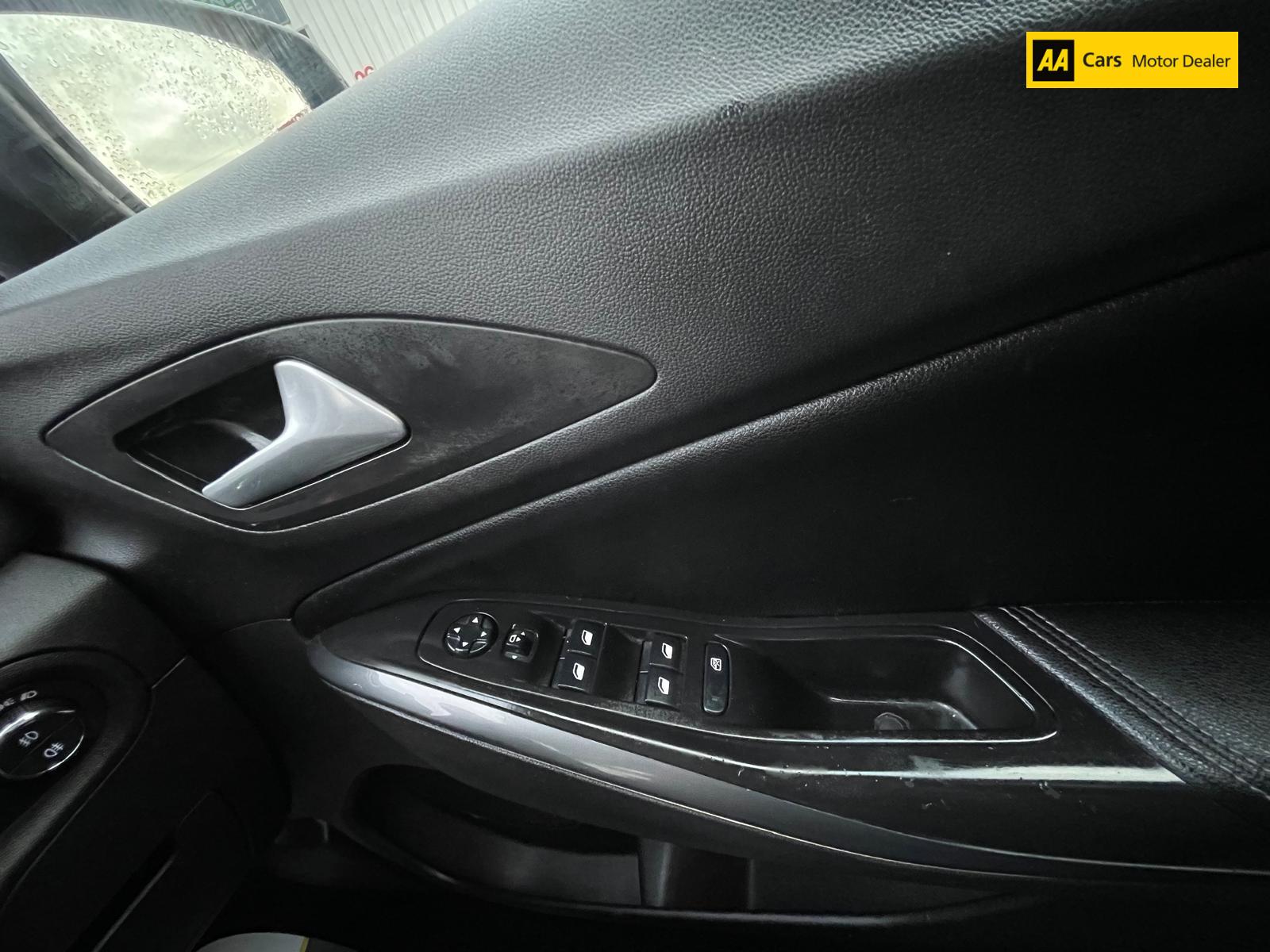 Vauxhall Grandland X 1.2 Turbo Sport Nav SUV 5dr Petrol Manual Euro 6 (s/s) (130 ps)