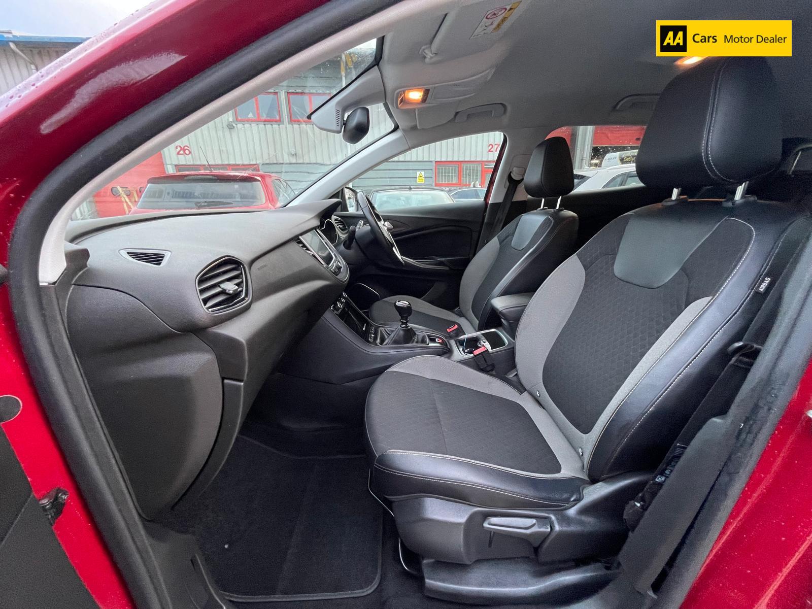 Vauxhall Grandland X 1.2 Turbo Sport Nav SUV 5dr Petrol Manual Euro 6 (s/s) (130 ps)