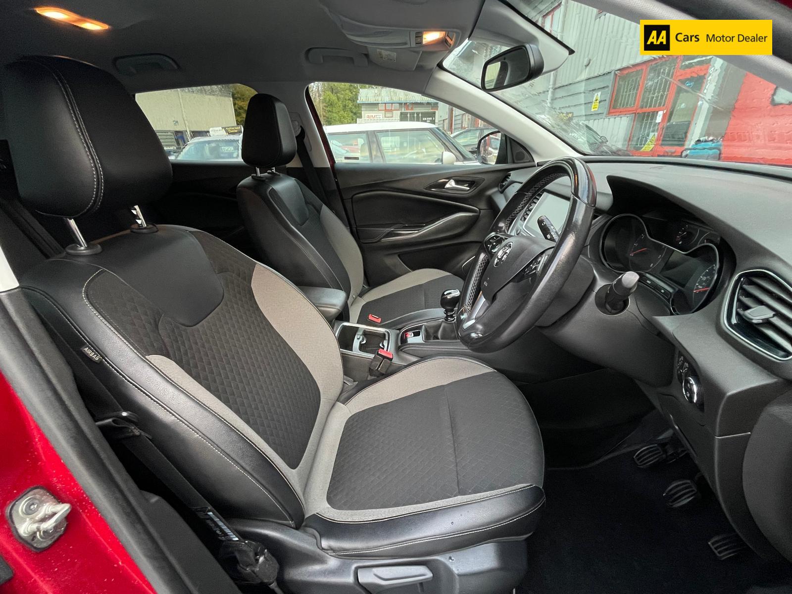 Vauxhall Grandland X 1.2 Turbo Sport Nav SUV 5dr Petrol Manual Euro 6 (s/s) (130 ps)