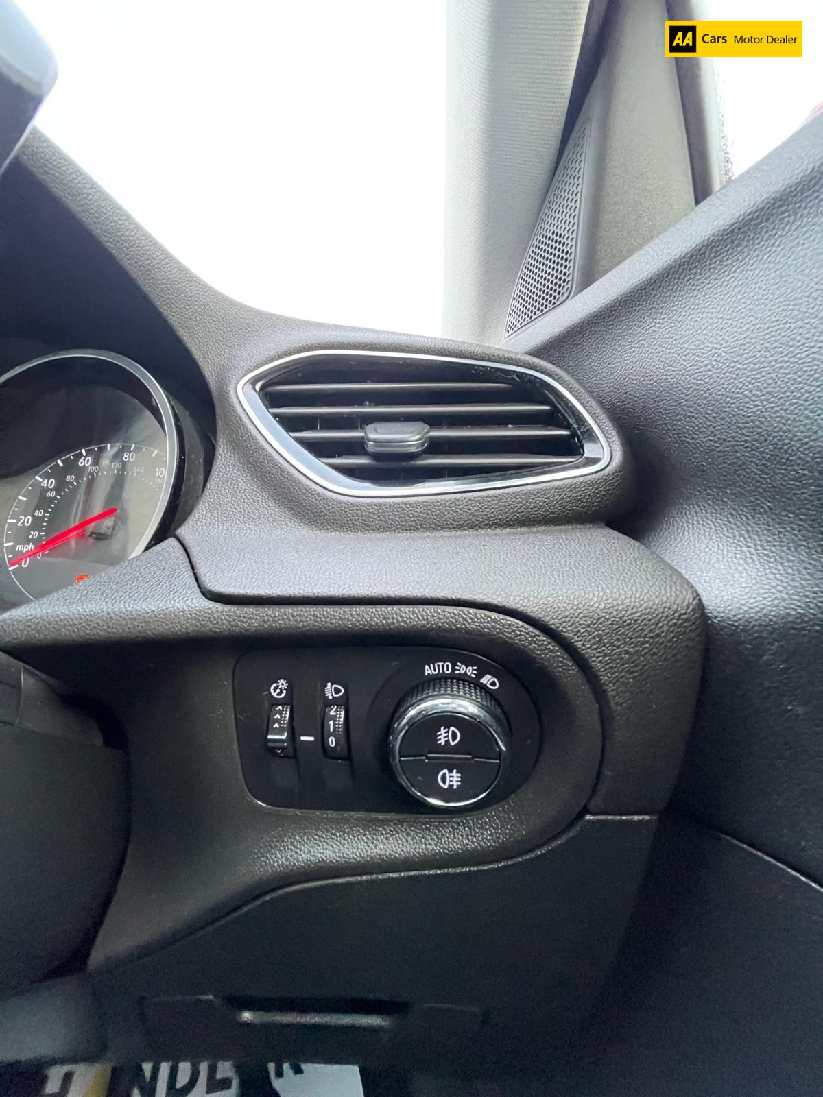 Vauxhall Grandland X 1.2 Turbo Sport Nav SUV 5dr Petrol Manual Euro 6 (s/s) (130 ps)